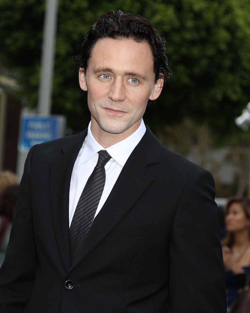 Tom Hiddleston 8x10 Photo - High Quality Celebrity Picture Print - Ships Fast from USA - Perfect for Autographs, Fan Collections, and Home Decor