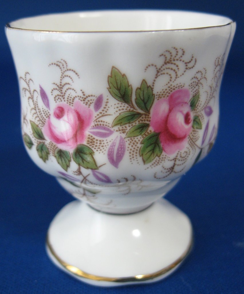 Royal Albert Lavender Rose Egg Cup - Vintage English Bone China Eggcup from 1970s - Perfect for Breakfast, Tea Parties, and Collectible Display
