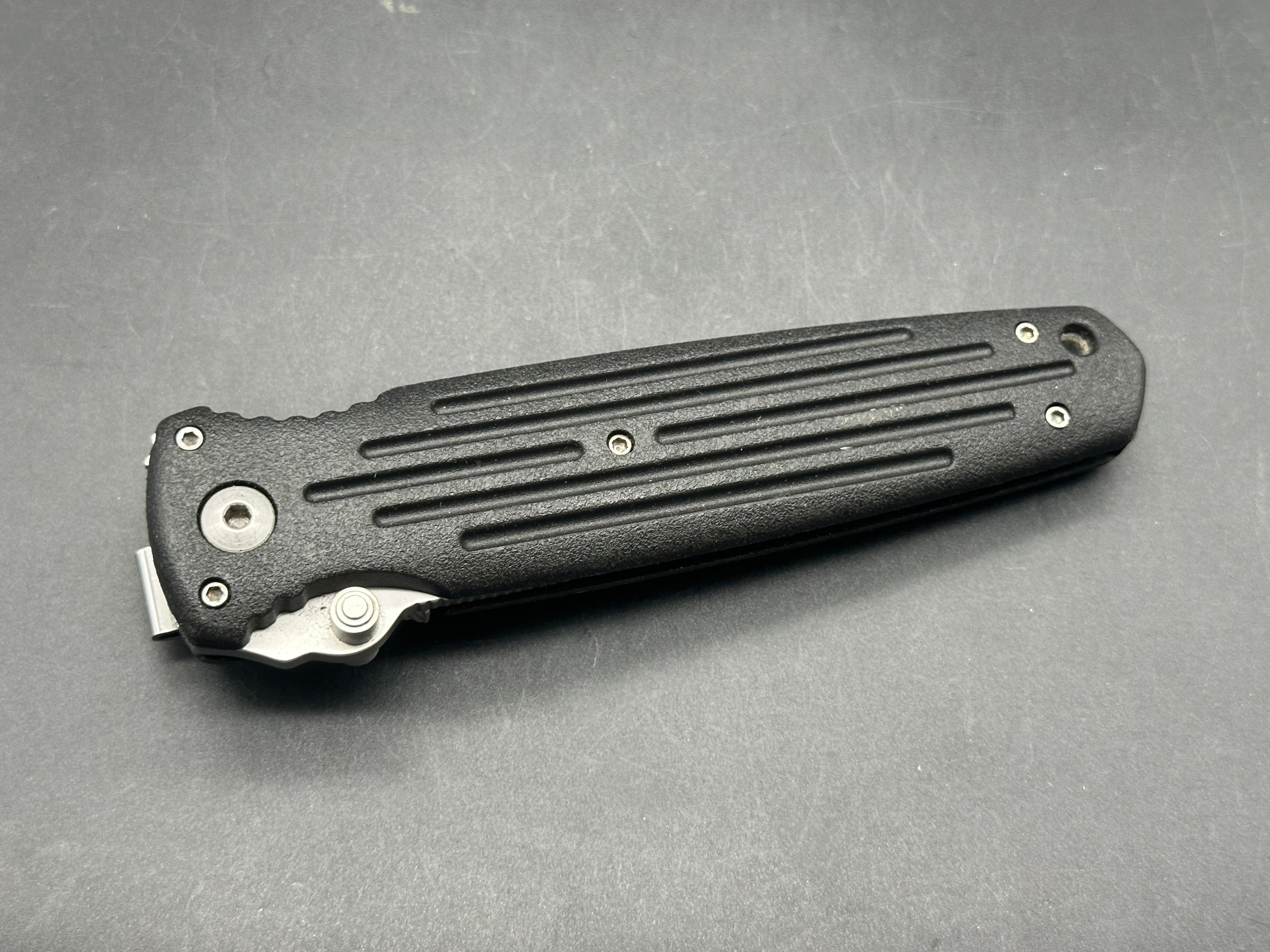 Gerber Applegate Combat Folding Knife with Serrated Edge - Tactical Survival Knife for Outdoor Camping, Hunting & Emergency Preparedness