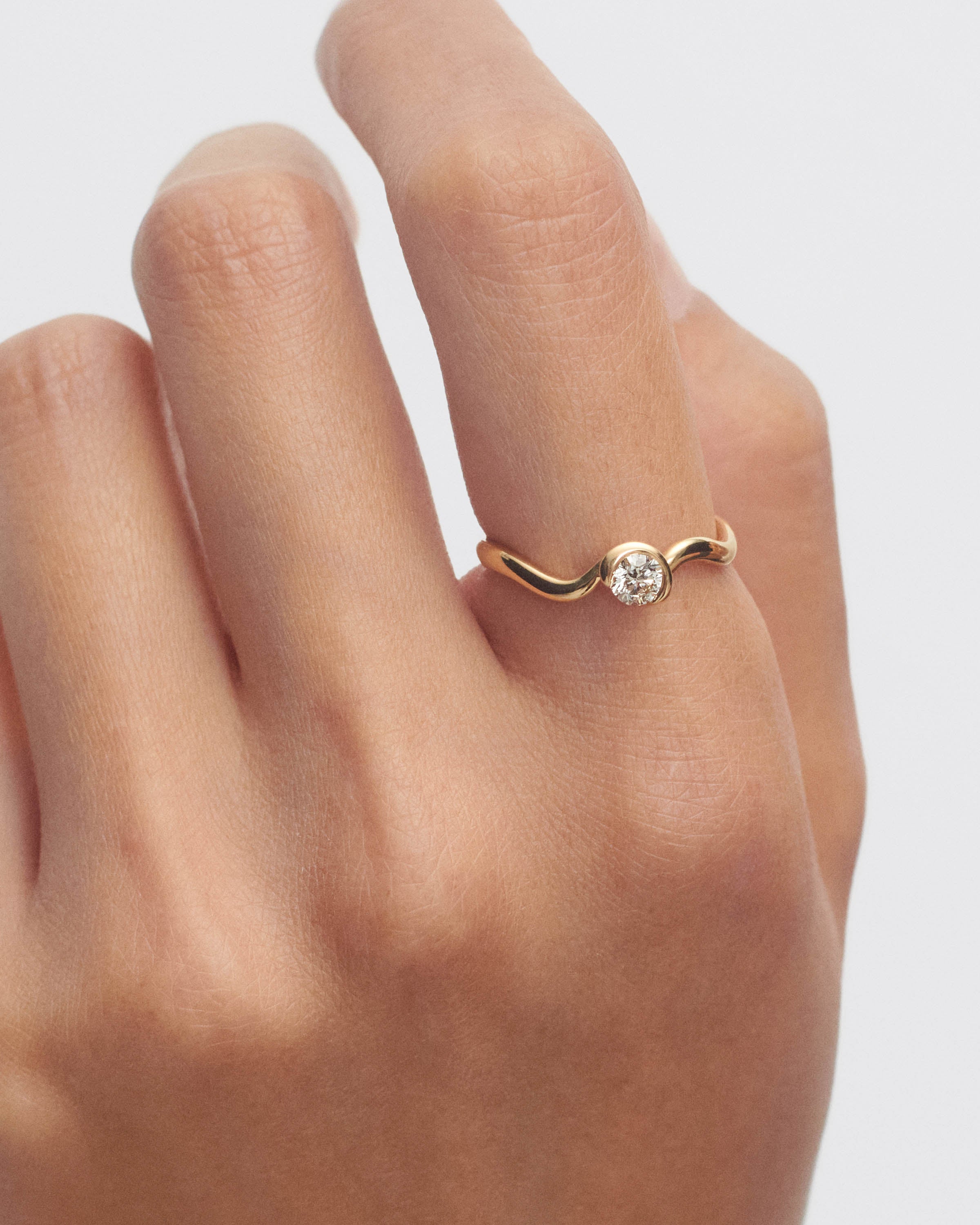 Exquisite Diamond and Gold Delia Ring for Women – Elegant Jewelry Gift for Anniversary, Wedding & Special Occasions