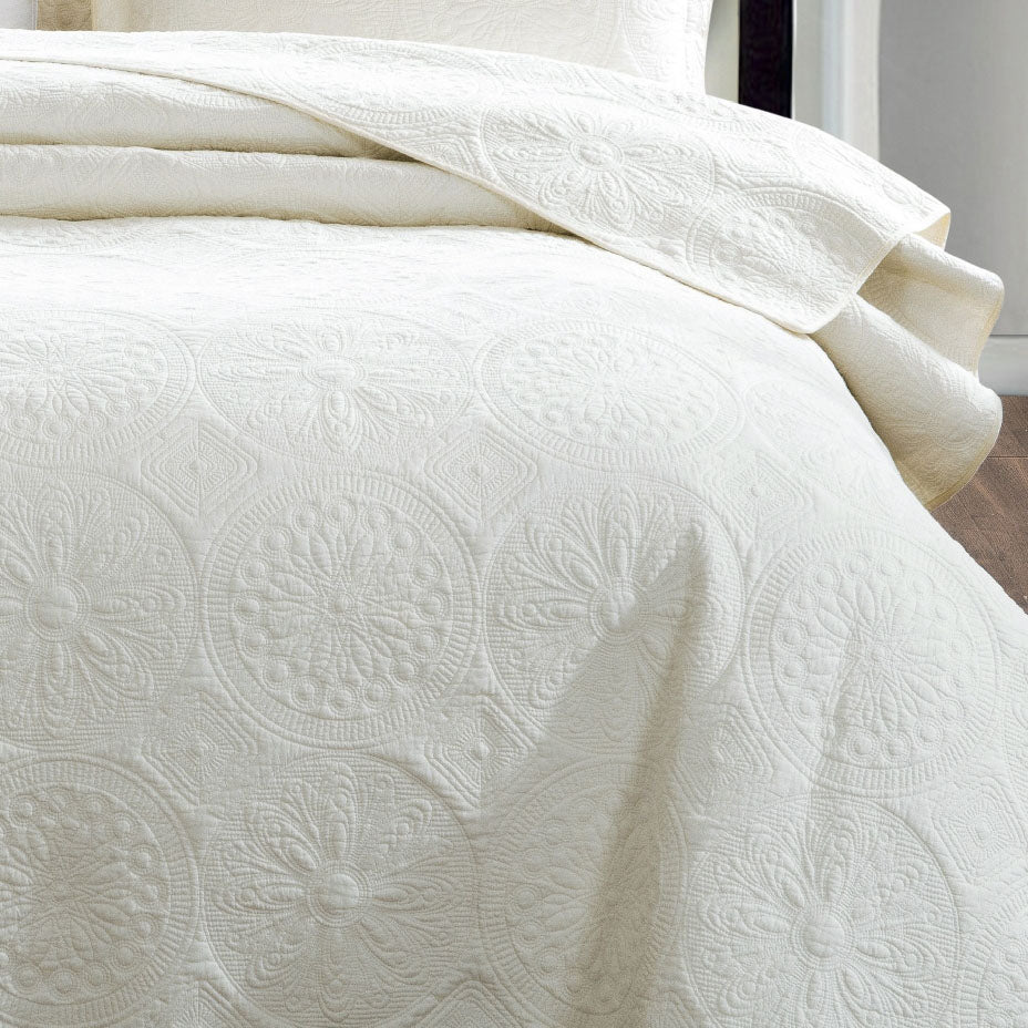 Luxury Ivory King Size Coverlet Set - Soft Bedspread for Master Bedroom Decor, Hotel Style Bedding, and Cozy Home Comfort