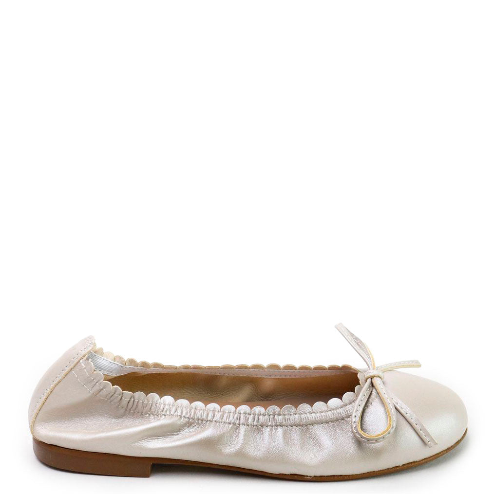 Elegant Pearl Scalloped Bow Flats - Women's Fashion Ballet Flat Shoes for Casual Wear, Office & Special Occasions