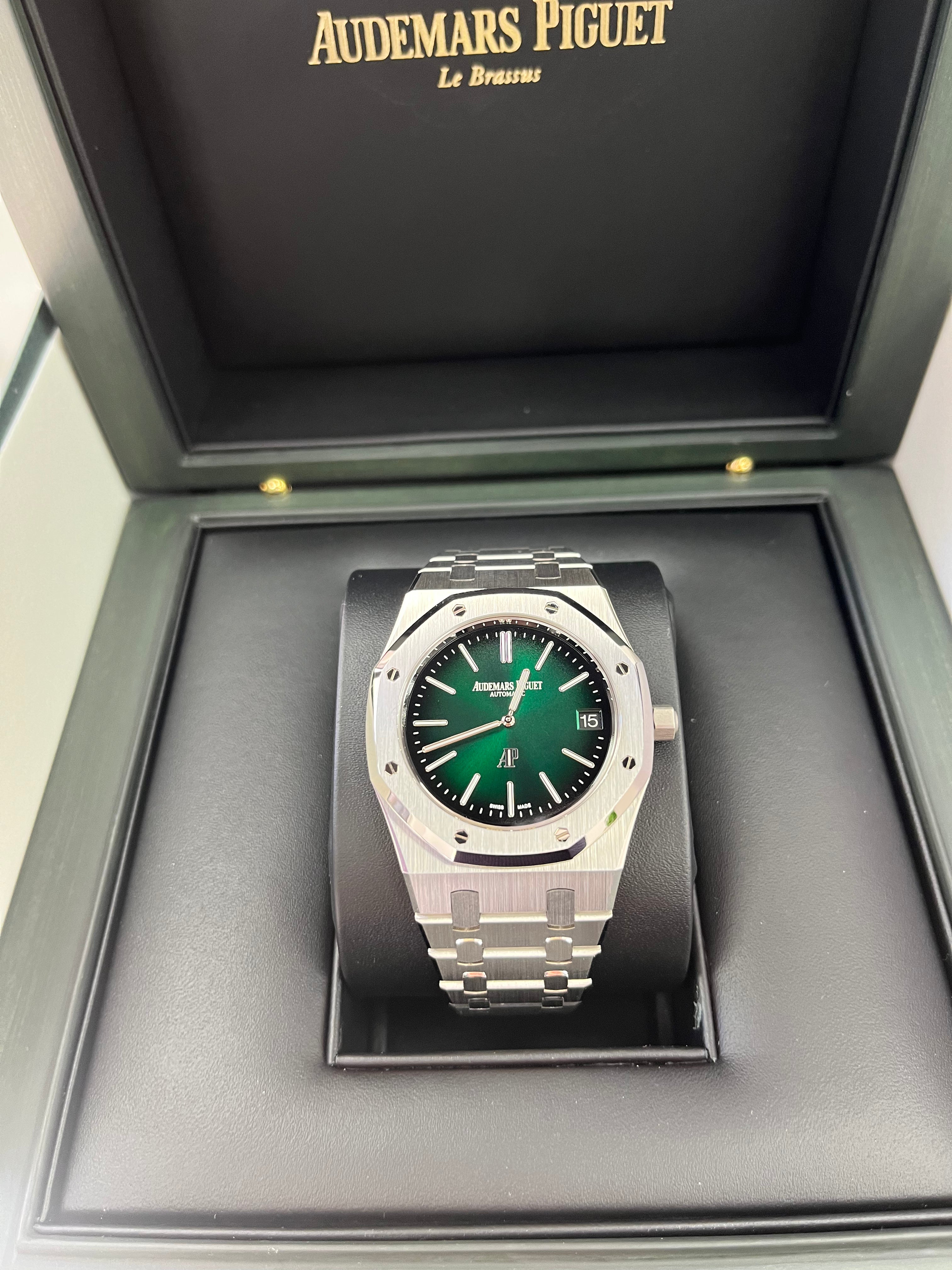Audemars Piguet Royal Oak Jumbo Extra Thin 15202PT.OO.1240PT.01 Platinum Men's Watch - Luxury Dress Watch for Business & Formal Occasions