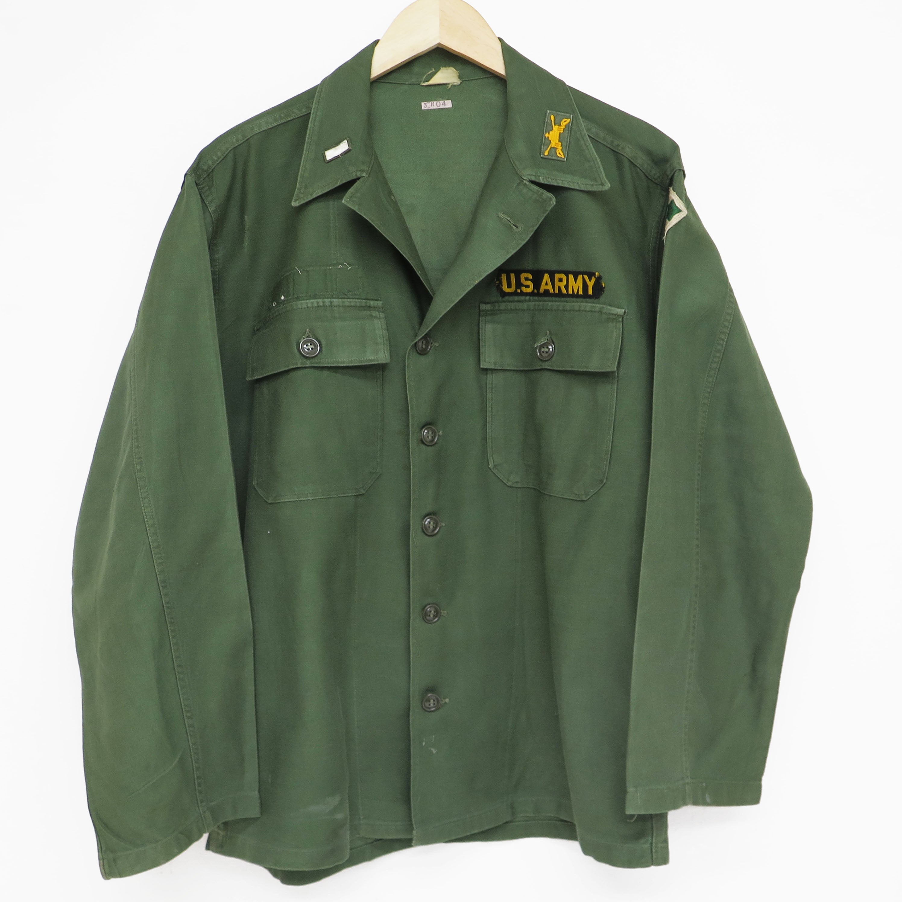 Vintage US Army P58 Utility Shirt - 1960s Vietnam War Era, 4th Infantry Division Armor Insignia, Lieutenant Size Large - Military Collectible & Reenactment Gear for History Buffs & War Memorabilia Enthusiasts