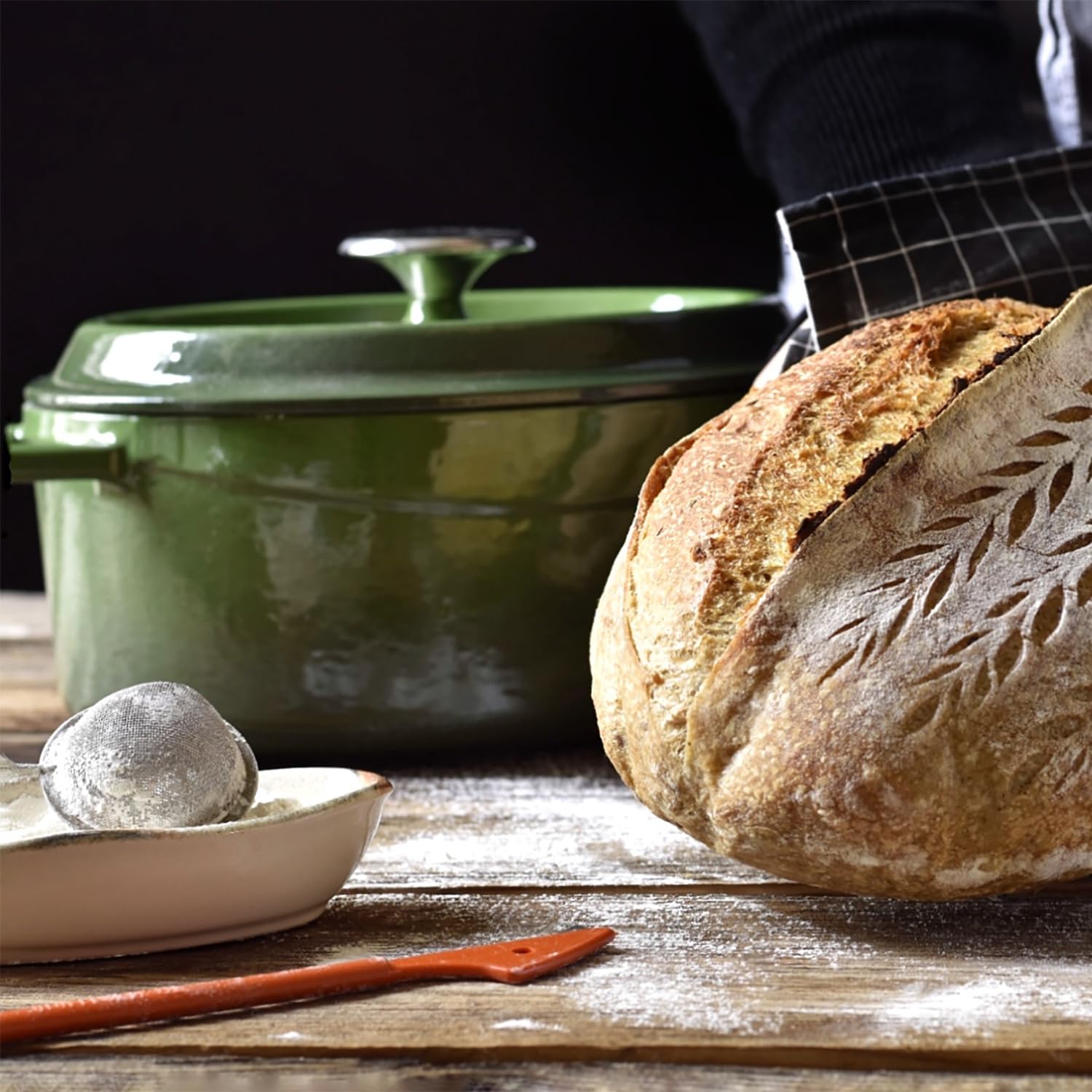 LAVA Cast Iron Extra Large 6.7L (28cm) Round Green Casserole Dutch Oven - Perfect for Braising, Stewing & Slow Cooking Soups, Stews & Bread Baking