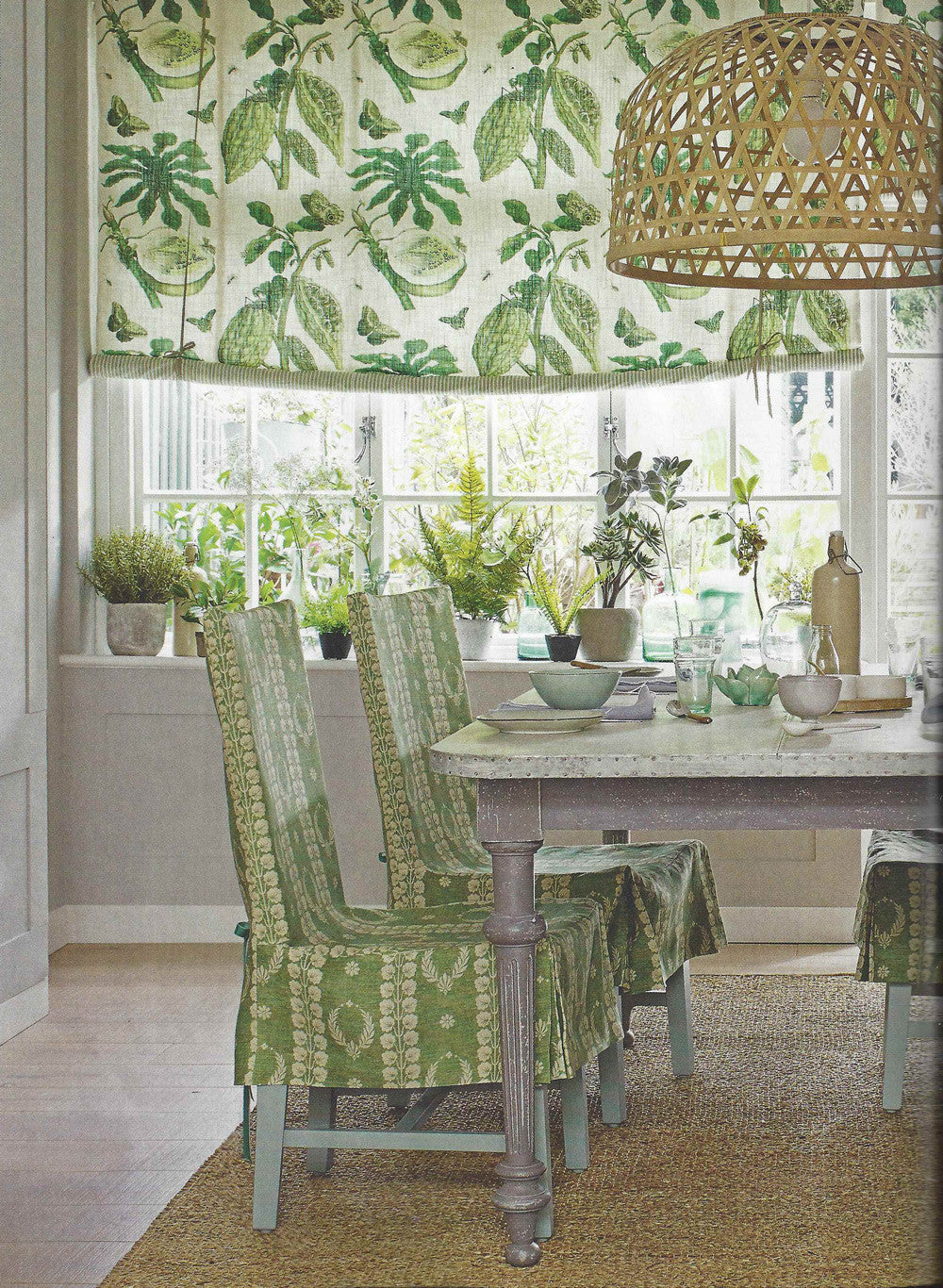 Premium Couronne Linen Tablecloth in Elegant Fern Green - Perfect for Dining Room Decor, Wedding Receptions & Special Occasions