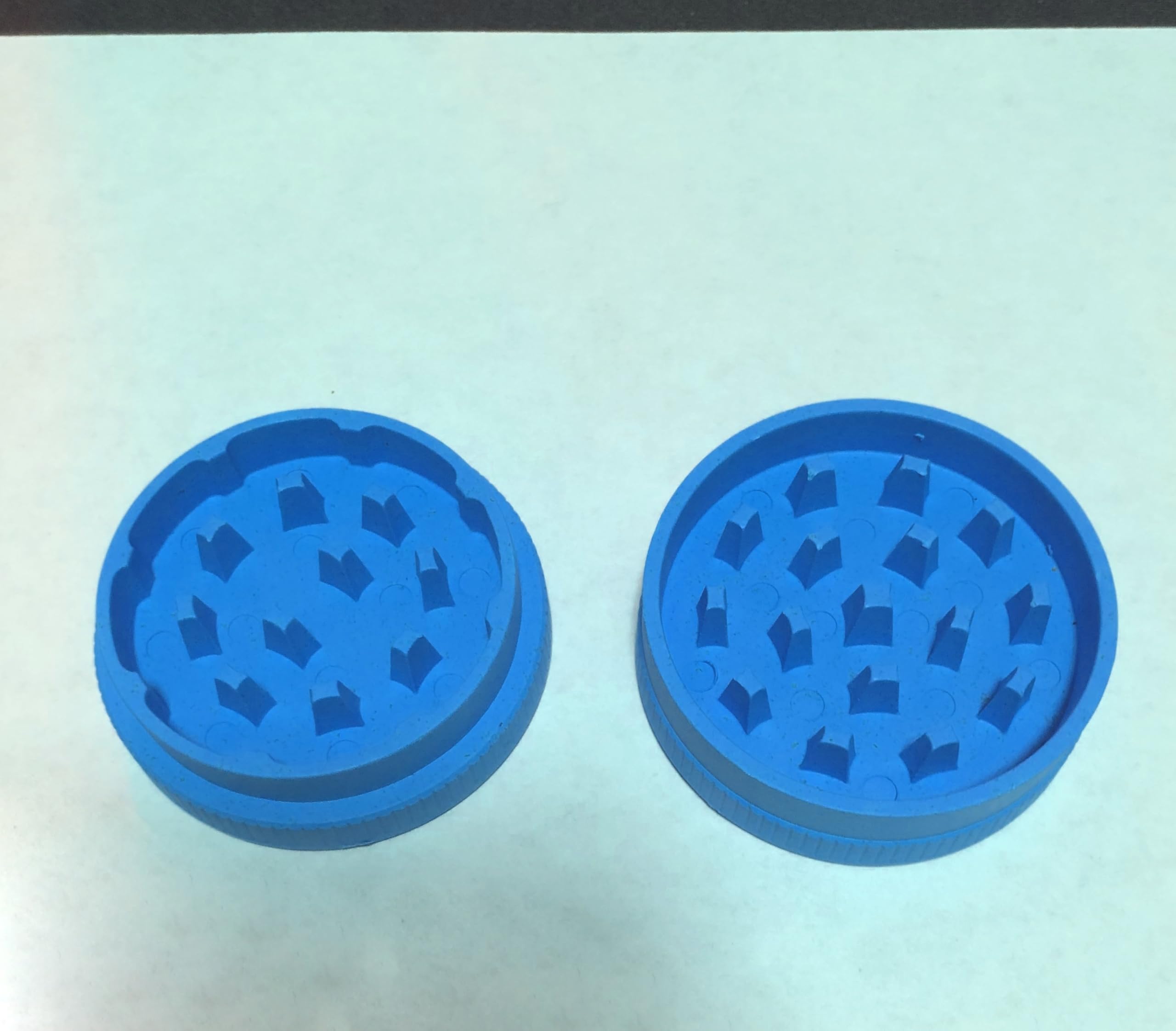 Premium Santa Cruz Shredder 2-Piece Herb Grinder - Medium 2.2