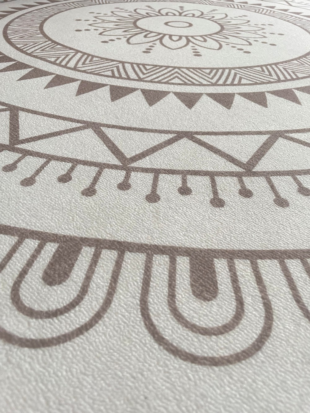 Modern Round Rugs for Bedroom & Living Room - Geometric Contemporary Area Rugs - Non-Slip Dining Room Carpet - Perfect for Home Decor, Office, and Nursery