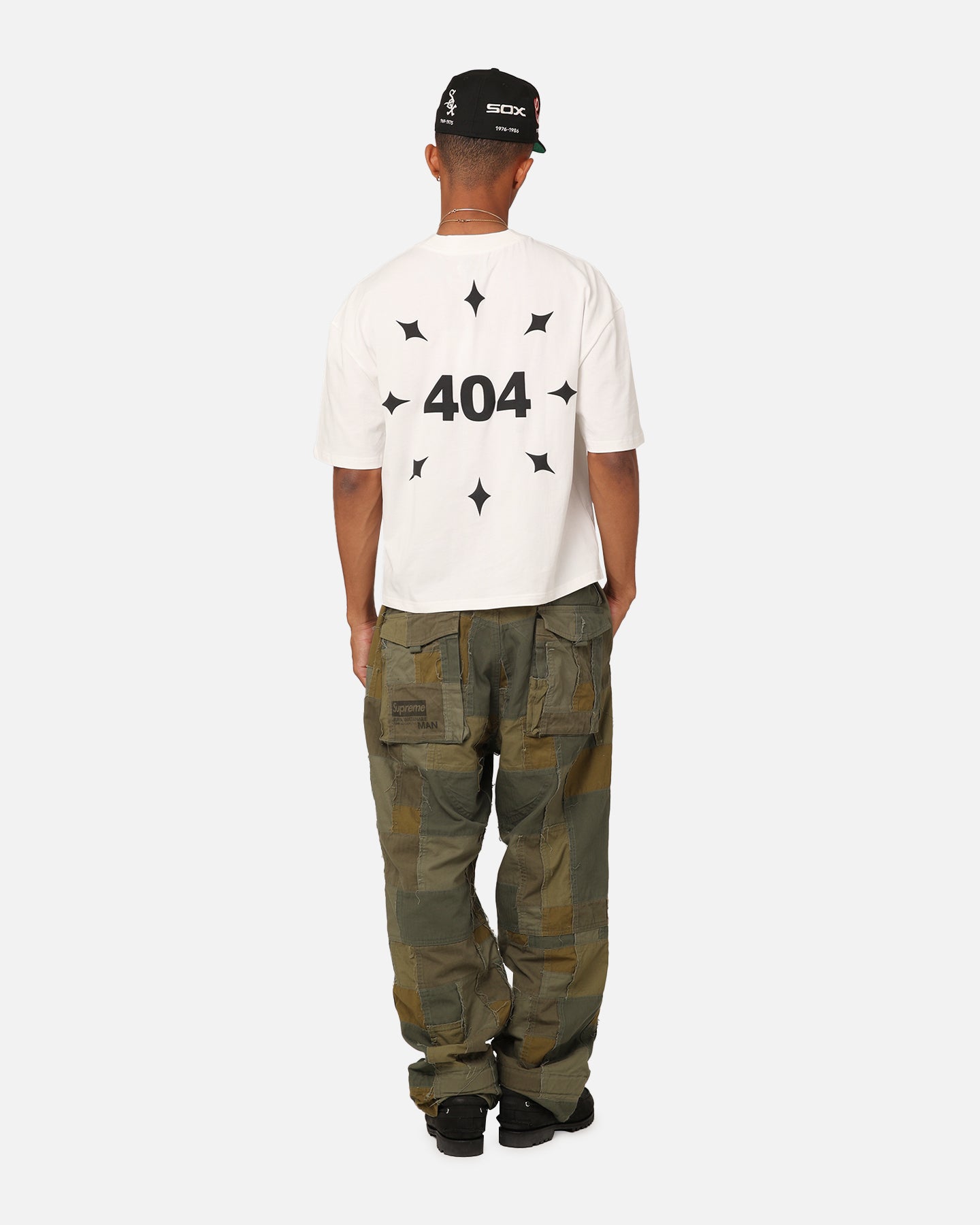 Vintage 404 Mid Century Art Graphic T-Shirt - Off White Retro Style Unisex Tee for Casual Wear & Street Fashion
