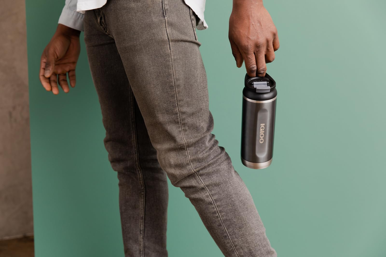 Igloo Stainless Steel Flip 'n' Sip Tumbler - 20oz Insulated Travel Mug with Leak-Proof Lid for Hot & Cold Drinks - Perfect for Commuting, Camping and Office Use
