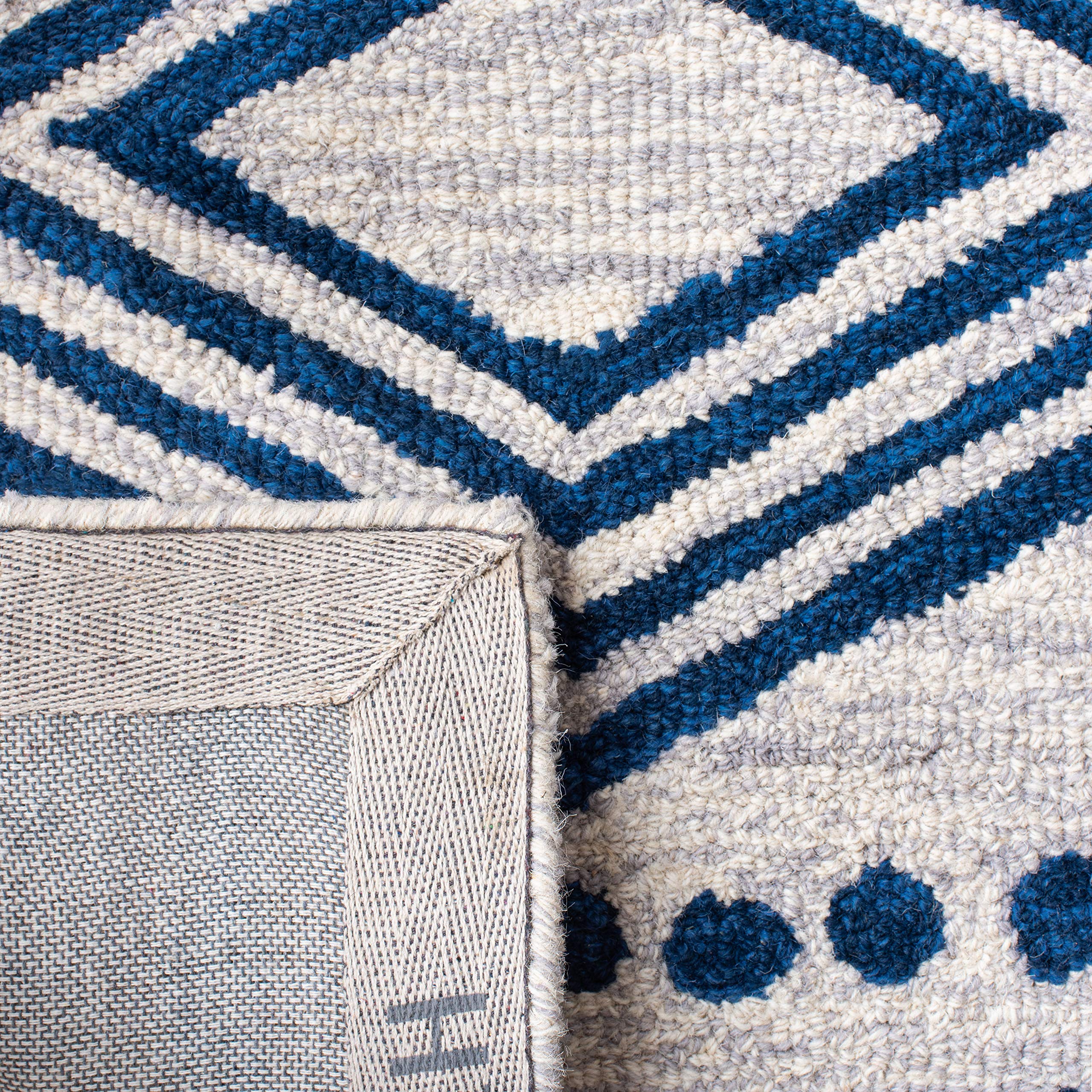 SAFAVIEH Micro-Loop Collection 6' x 9' Handmade Moroccan Wool Area Rug - Ivory & Navy Tribal Design - Durable for High Traffic Areas - Perfect for Living Room, Bedroom, Office & Entryway (MLP156A)