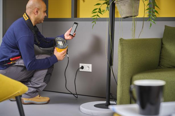 Fluke 1673 FC Multifunction Electrical Tester with TruTest Software - Professional Installation Testing for Electricians & Contractors | Ideal for Commercial & Residential Wiring Safety Checks