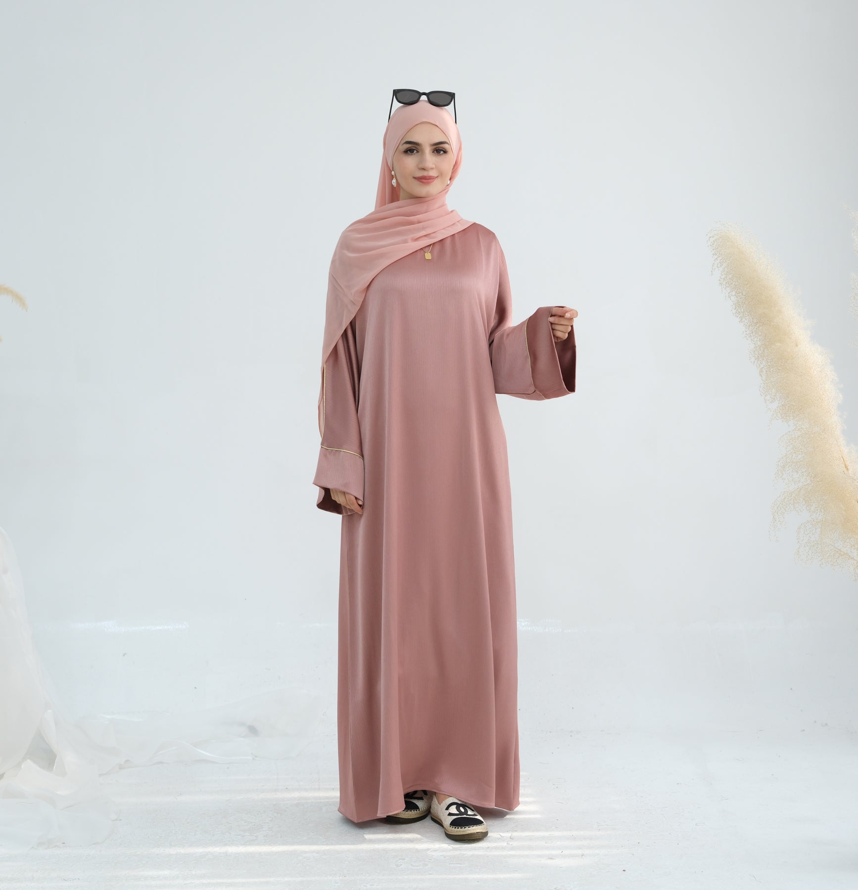 Elegant Ayana Textured Piping Detail Abaya Dress - Pink Modest Islamic Clothing for Women | Perfect for Prayer, Mosque & Special Occasions
