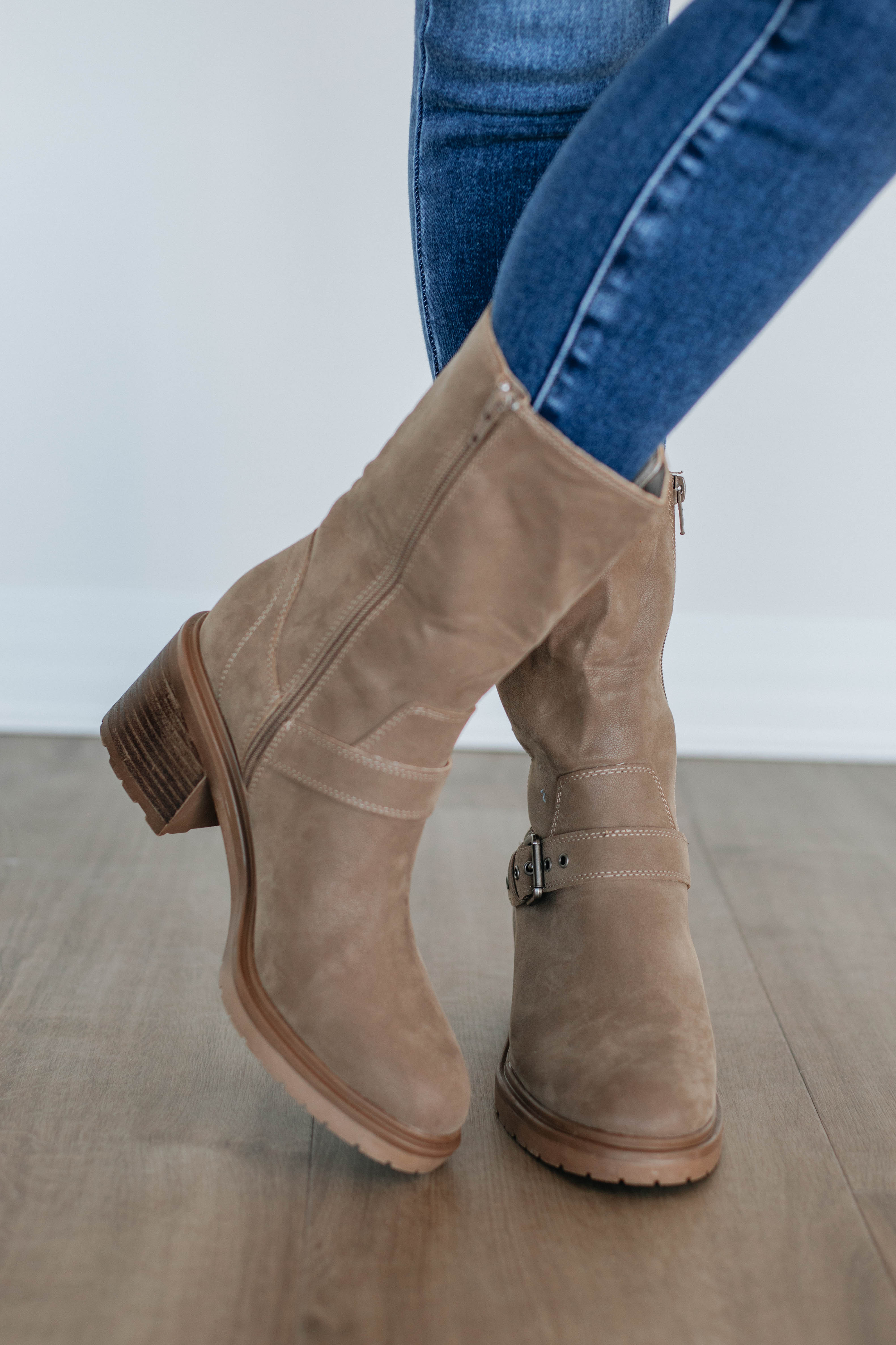 Cool On Command Boots for Women - Dark Taupe Waterproof Winter Boots for Snow, Hiking & Outdoor Activities