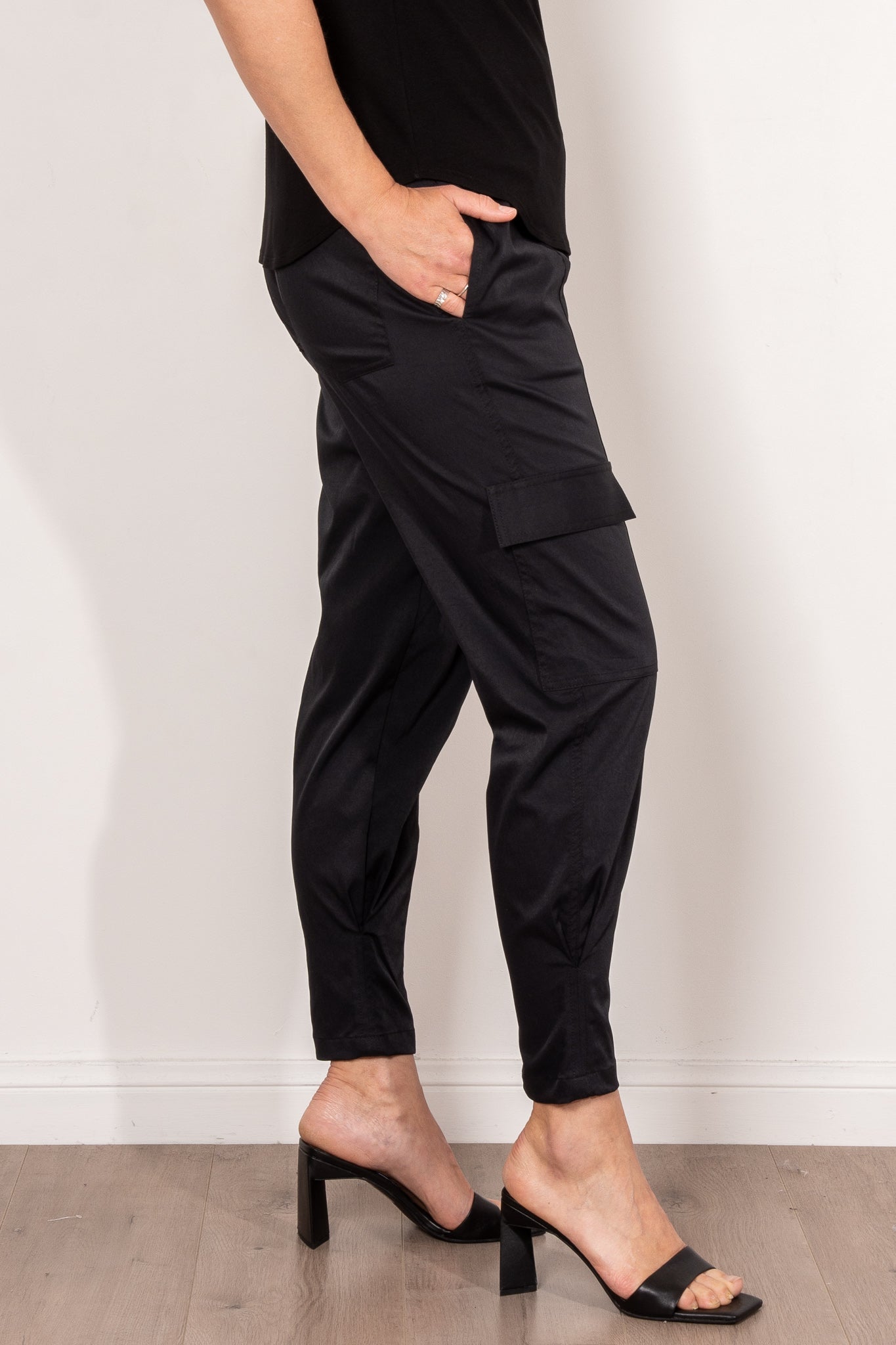 Mela Purdie Active Cargo Stretch Chintz Pants - Comfortable Workout & Travel Joggers for Women - Perfect for Yoga, Gym, and Outdoor Adventures