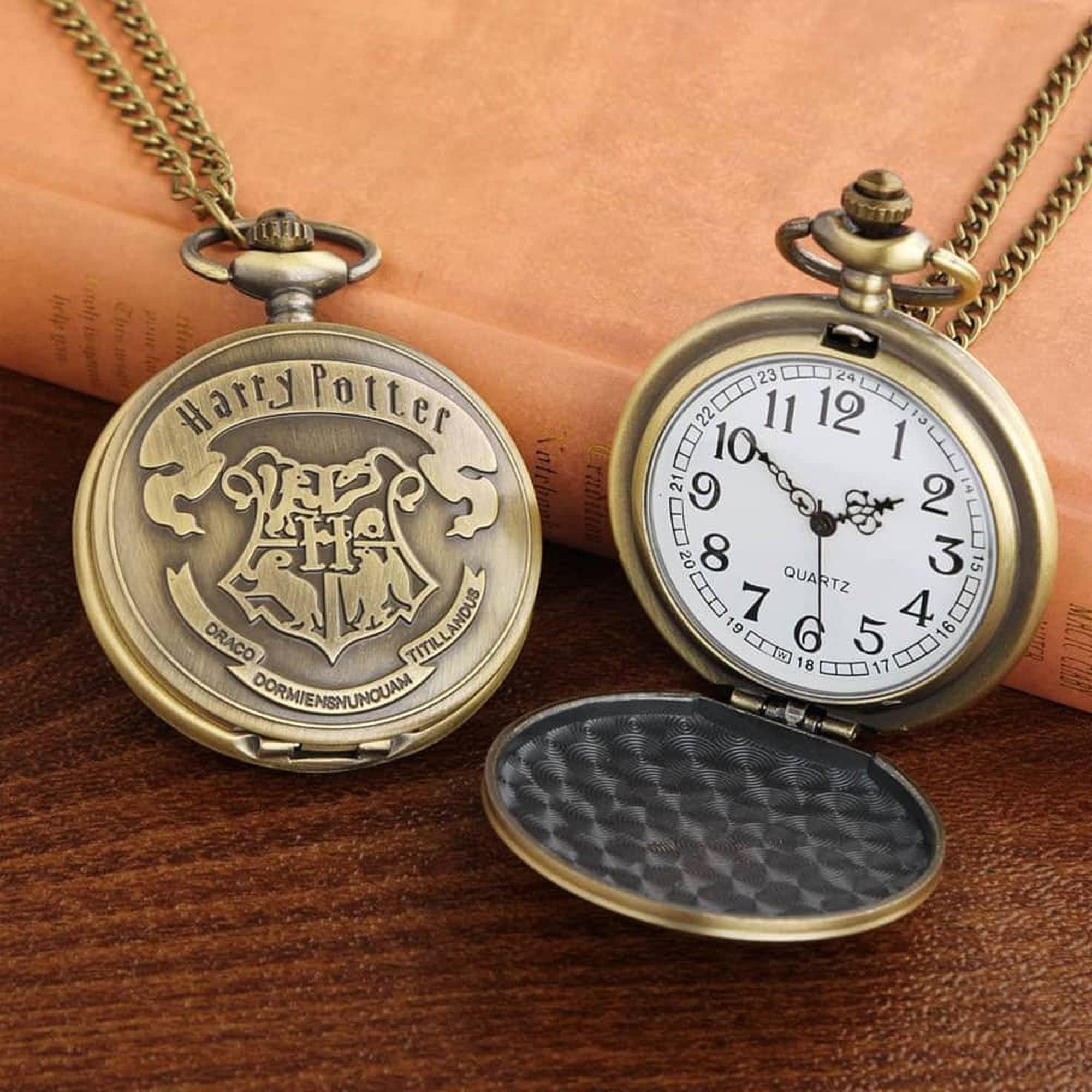 Harry Potter Metal Pocket Watch Keychain - Vintage Analog Pocket Watch for Gifts, Unisex Adults (White) | Perfect for Cosplay, Collectibles, and Harry Potter Themed Parties