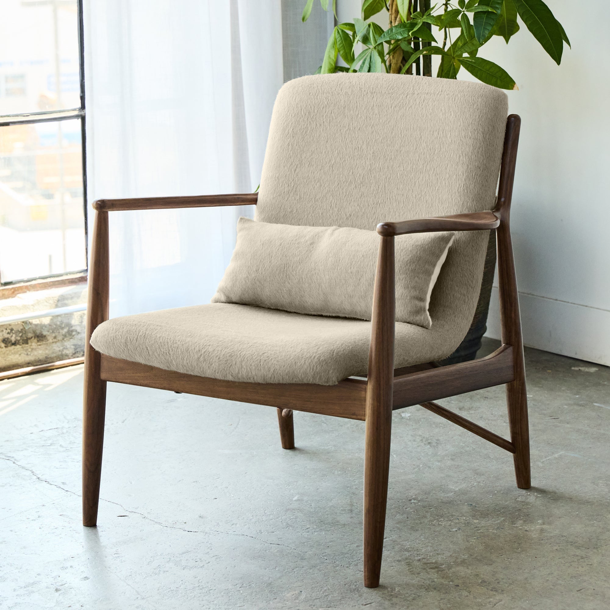 Modern Truss Lounge Chair - Sturdy Metal Frame & Comfortable Cushion for Living Room, Patio, or Office - Perfect for Relaxing & Stylish Home Decor