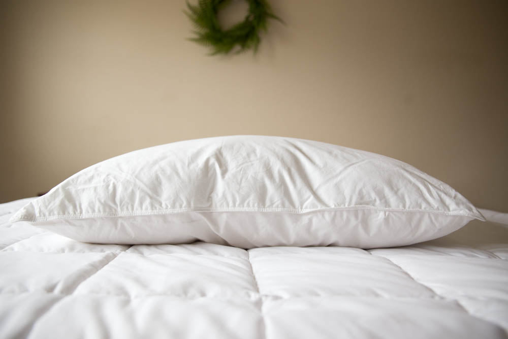 Premium Polyester Pillow - Soft & Supportive Medium Firmness for Side, Back & Stomach Sleepers | Perfect for Home, Travel & Guest Rooms