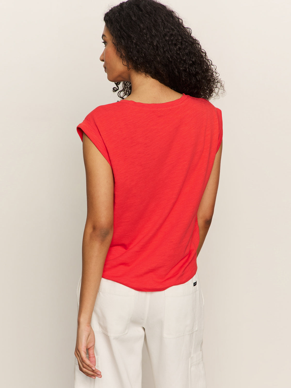 Knotted Muscle Tee Cayenne - Stylish Women's T-Shirt for Casual Wear, Gym & Street Fashion