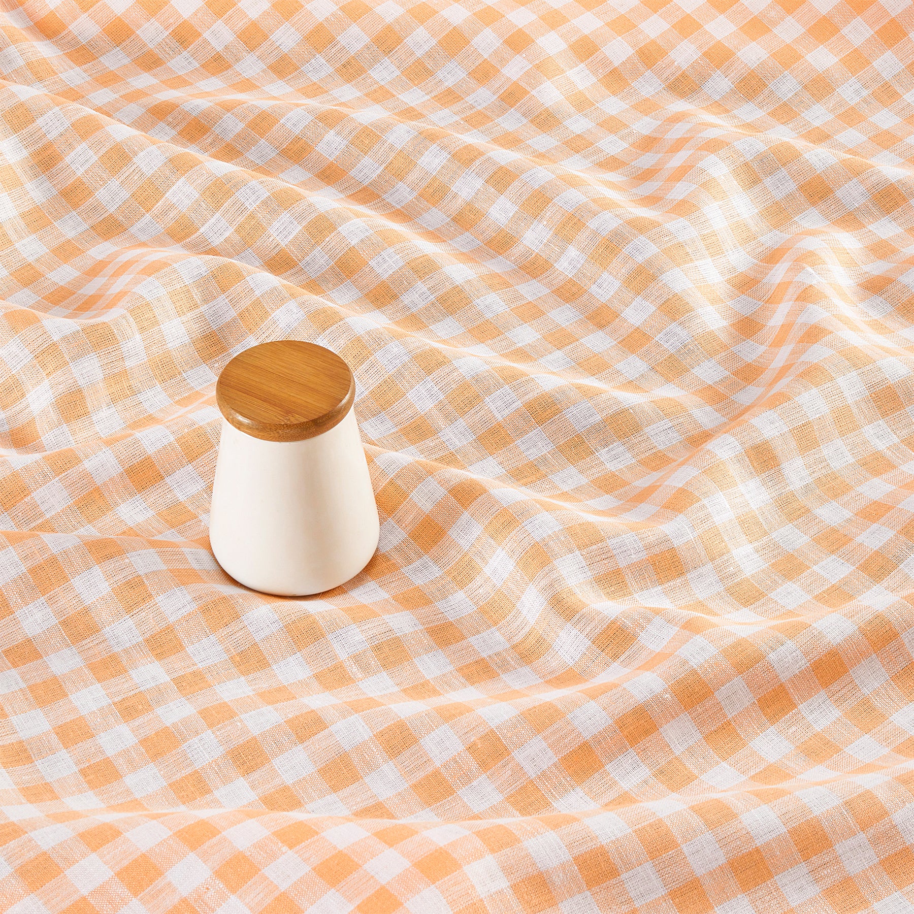 Classic Gingham Table Throw - Stylish Cotton Tablecloth for Dining, Picnics & Outdoor Events - Perfect for Kitchen, Party & Home Decor