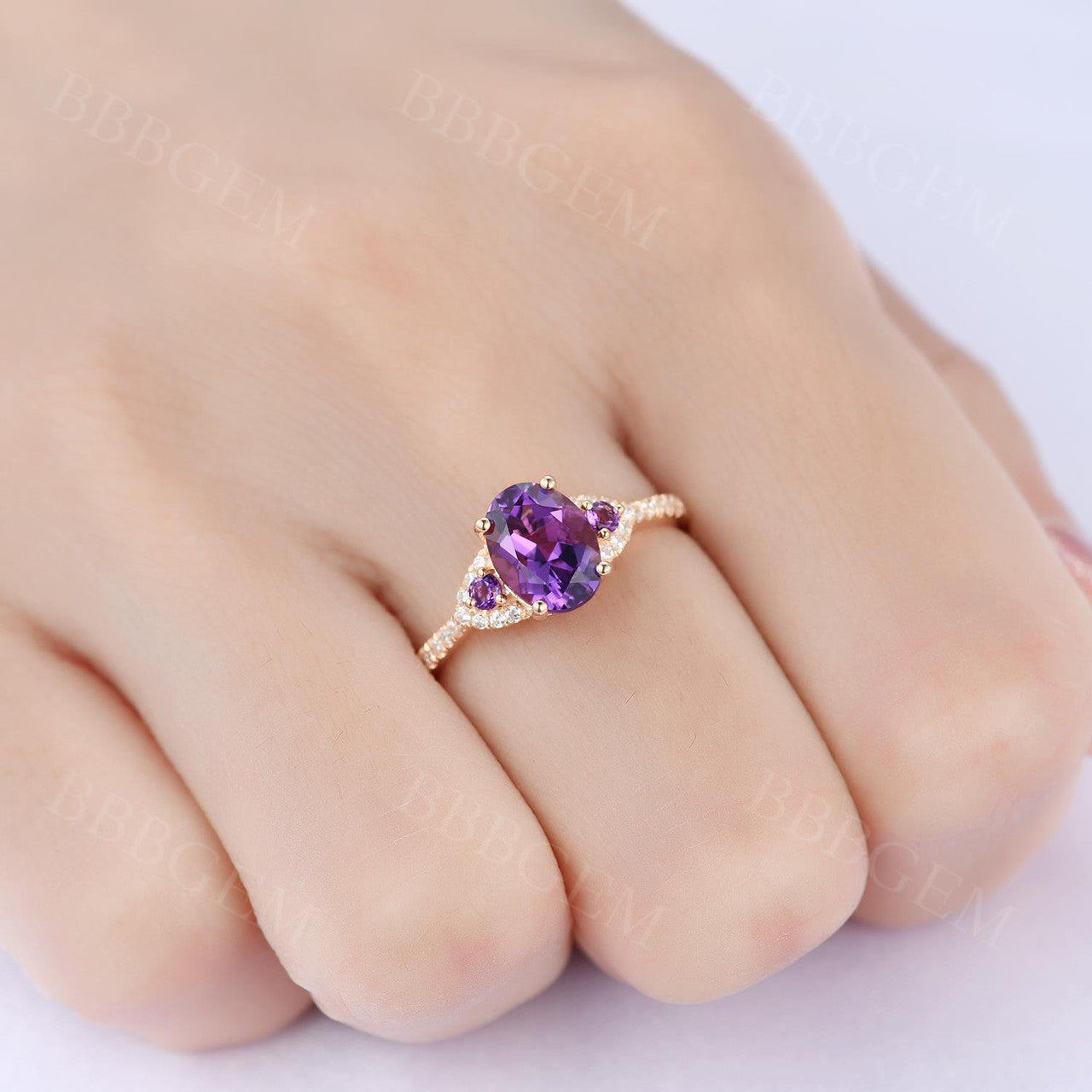 Vintage 6x8mm Oval Cut Amethyst Diamond Engagement Ring in 14K Yellow Gold - Perfect for Proposals, Anniversaries & Romantic Gifts