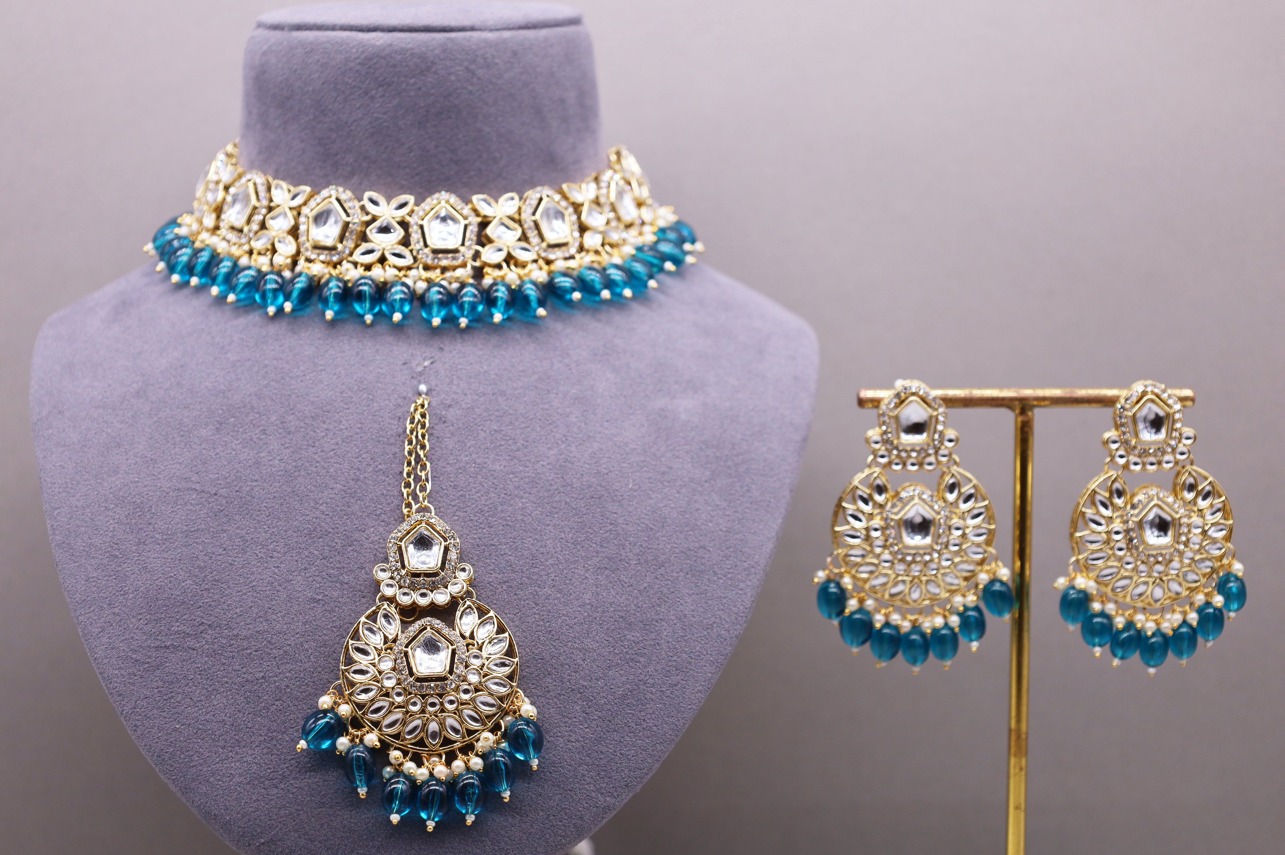 Vaishnavi Kundan Jewelry Set - Traditional Indian Bridal Necklace, Earrings & Maang Tikka Set for Weddings & Festive Occasions