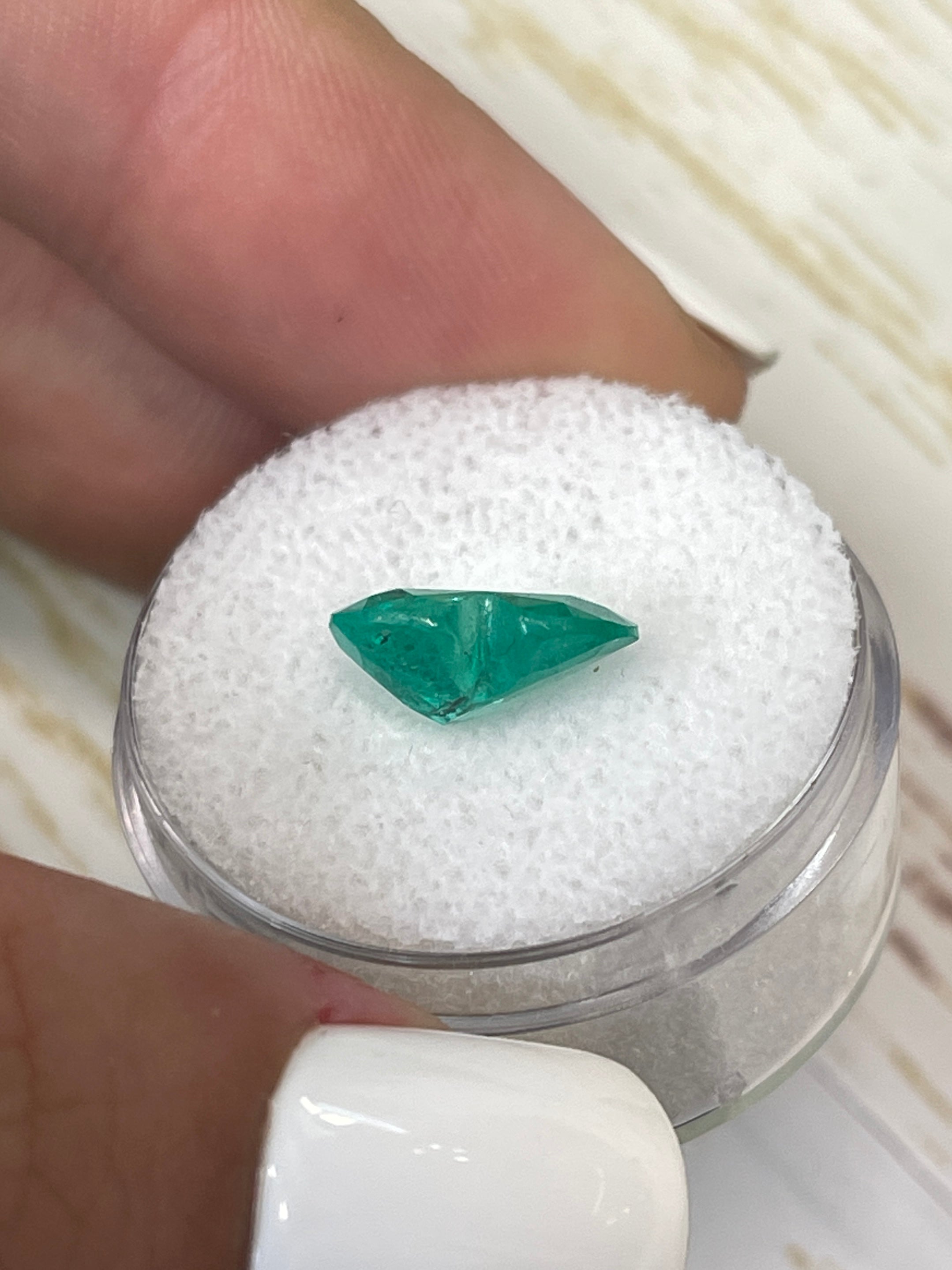 2.84 Carat 10x11mm Bright Green Natural Loose Colombian Emerald Heart Cut Gemstone for Jewelry Making, Engagement Rings & Luxury Gifts