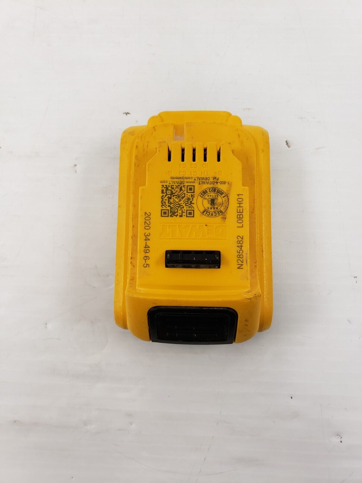 DEWALT DCB203 20V MAX Lithium-Ion Battery 2.0Ah Replacement for Power Tools - Compatible with Drills, Saws, Flashlights & More DIY/Construction Projects
