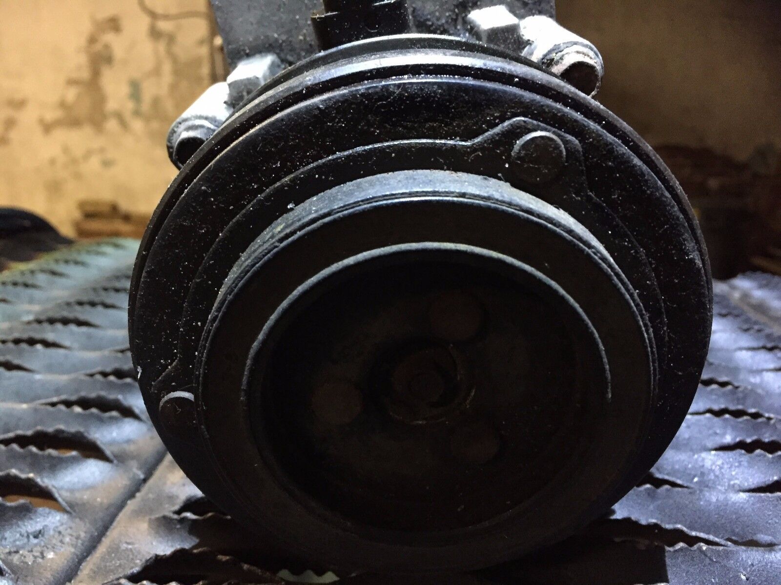 03 04 05 Ford Expedition AC Compressor OEM Replacement - Perfect for Summer Road Trips & Hot Weather Driving