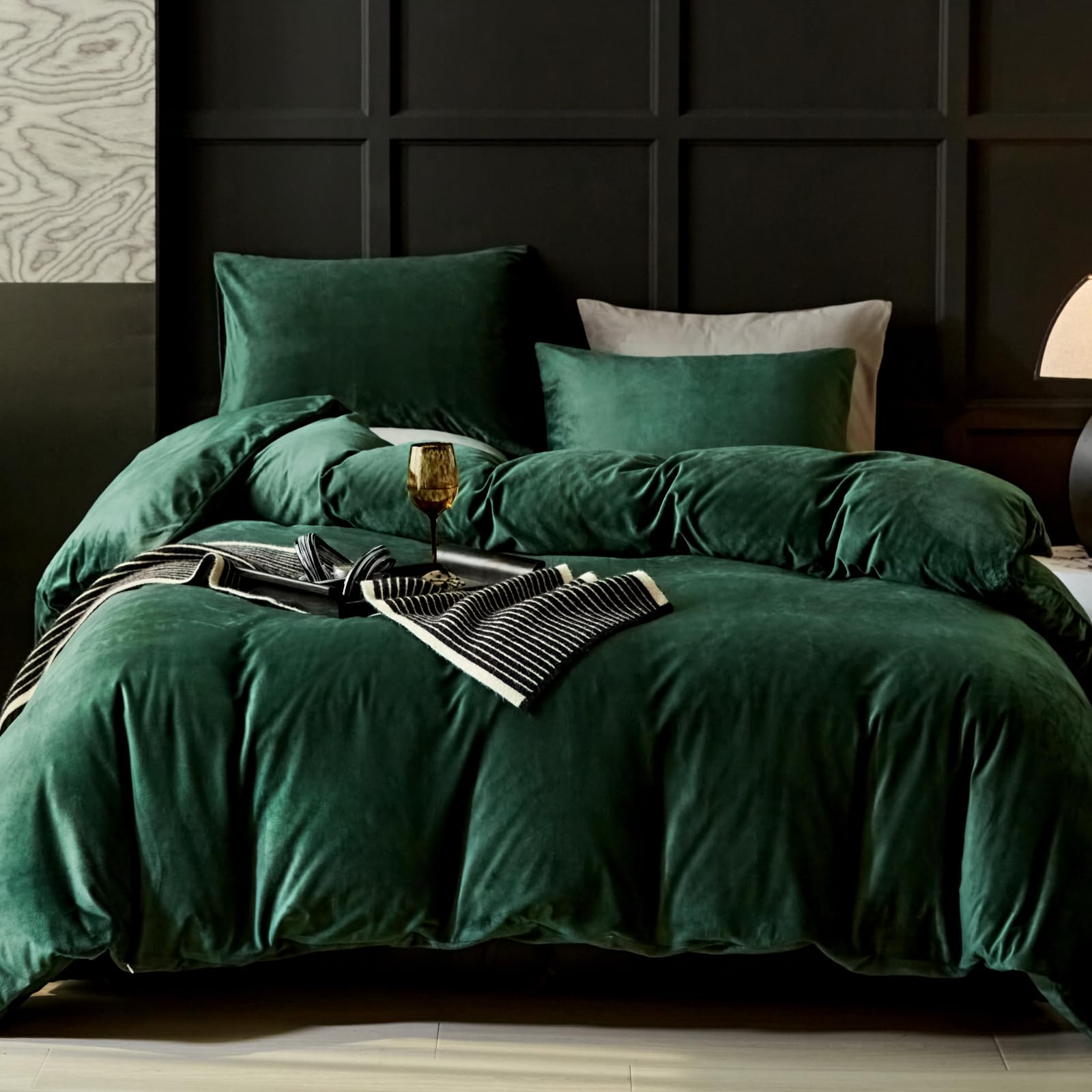 WARMDERN Emerald Green Velvet Duvet Cover Queen Size - Ultra Soft Luxury Flannel Bedding Set (3pc) with Zipper Closure - Modern Textured Crystal Velvet Comforter Cover for Cozy Bedroom Decor - Perfect for Master Bedroom, Guest Room & Winter Warmth