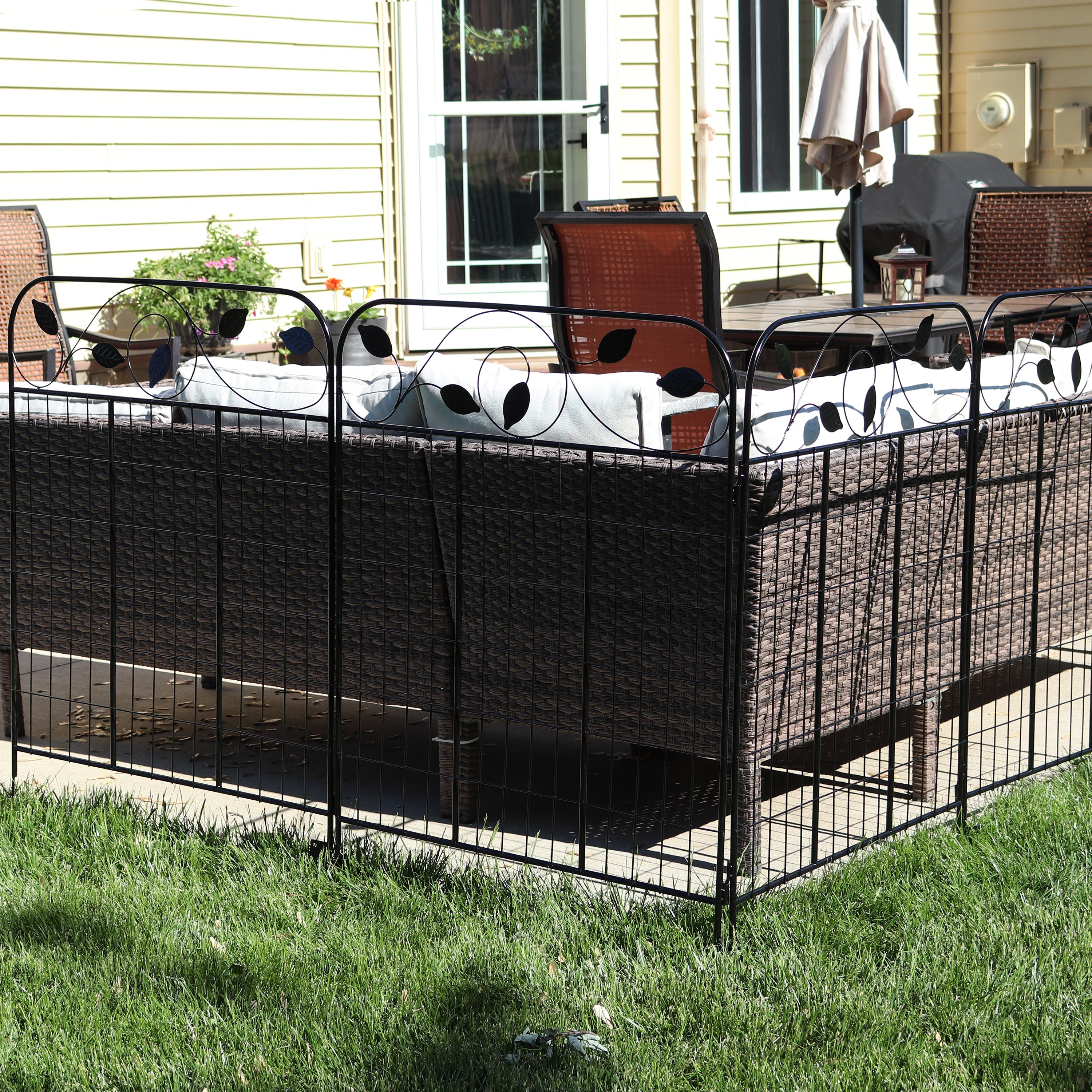 Sunnydaze 4-Piece Winding Vines Garden Fence Panels - 10' Overall Length - Decorative Outdoor Privacy Screen for Patio, Yard & Landscaping