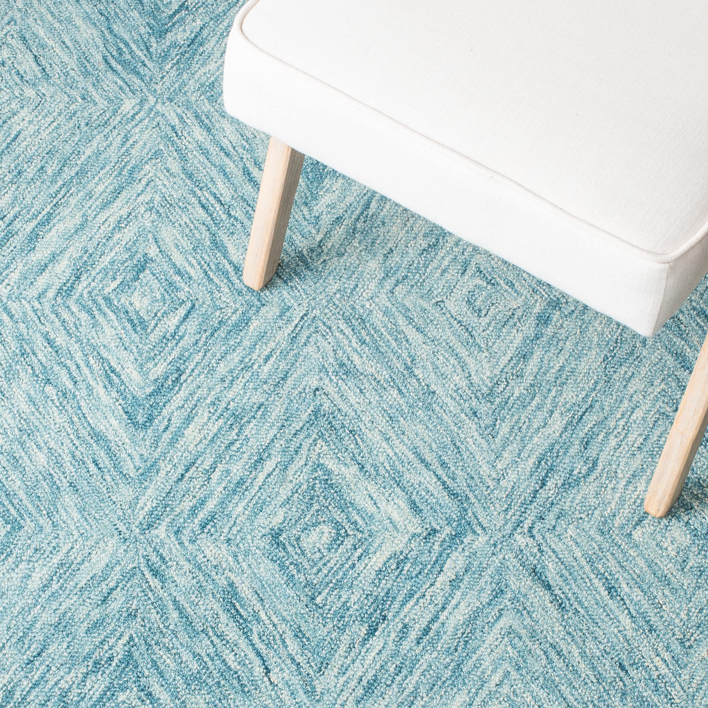 SAFAVIEH Metro Collection Handmade Wool Runner Rug - 2'3