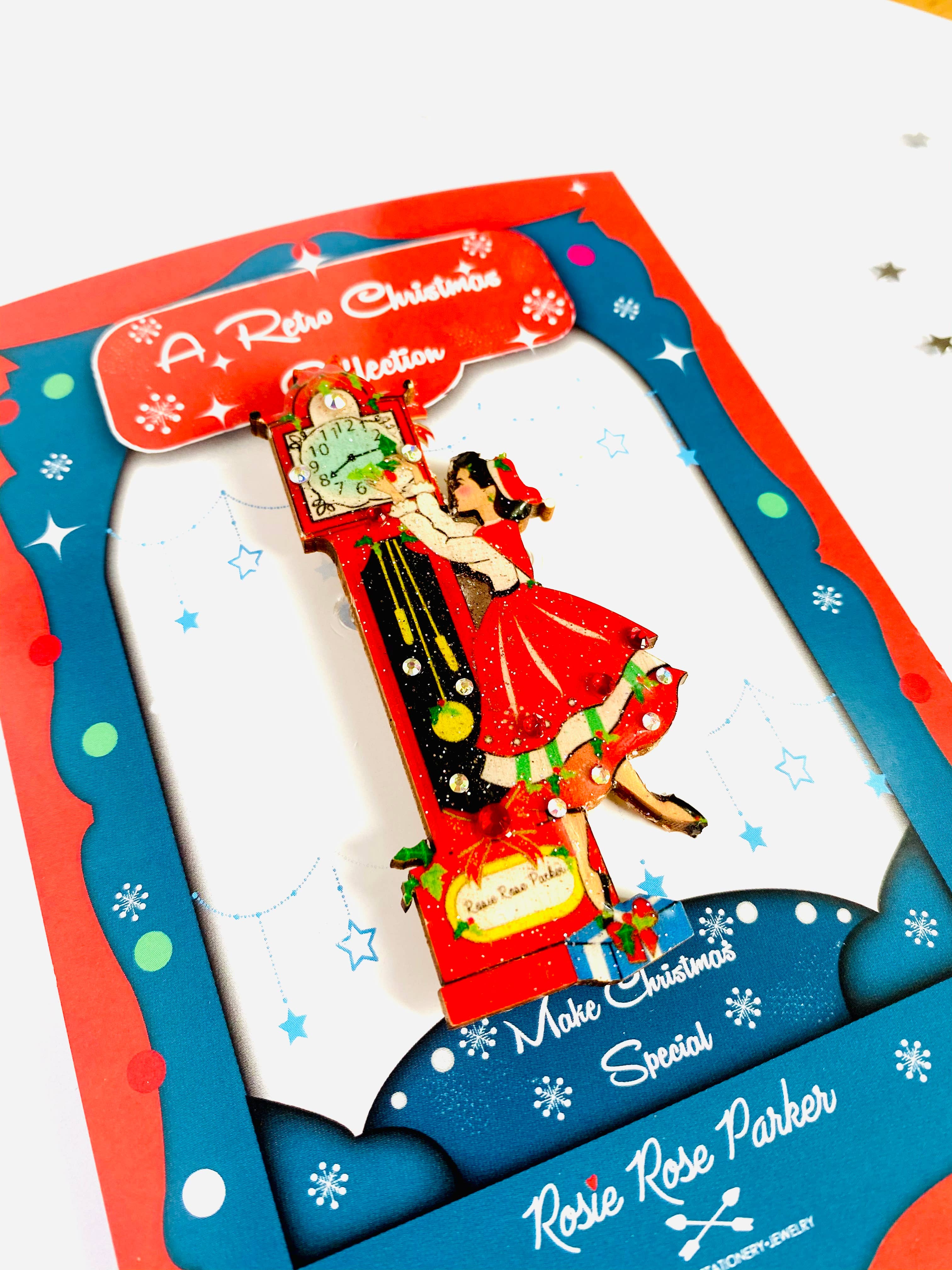 Vintage Christmas Eve Grandfather Clock Brooch - Elegant Holiday Jewelry for Women | Perfect for Christmas Parties, Gift Giving & Festive Outfits