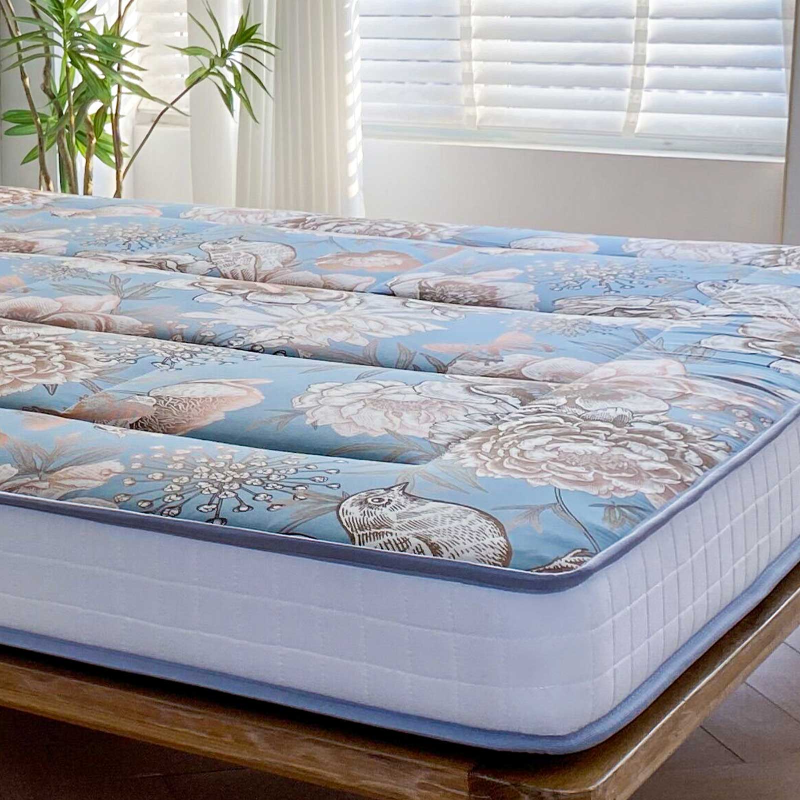 MAXYOYO Padded Japanese Floor Mattress - Floral Printed Futon Mattress & Folding Sleeping Pad for Guest Bed, Camping, Yoga & Meditation | Comfortable Floor Cushion for Small Spaces