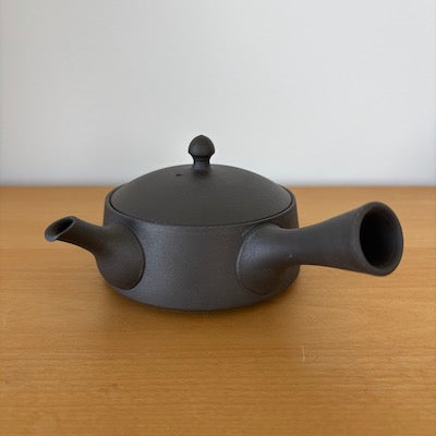 Tokoname Yakishime Flat Kyusu Teapot - Japanese Ceramic Teapot for Green Tea, Sencha, and Matcha - Perfect for Home, Office, and Tea Ceremonies