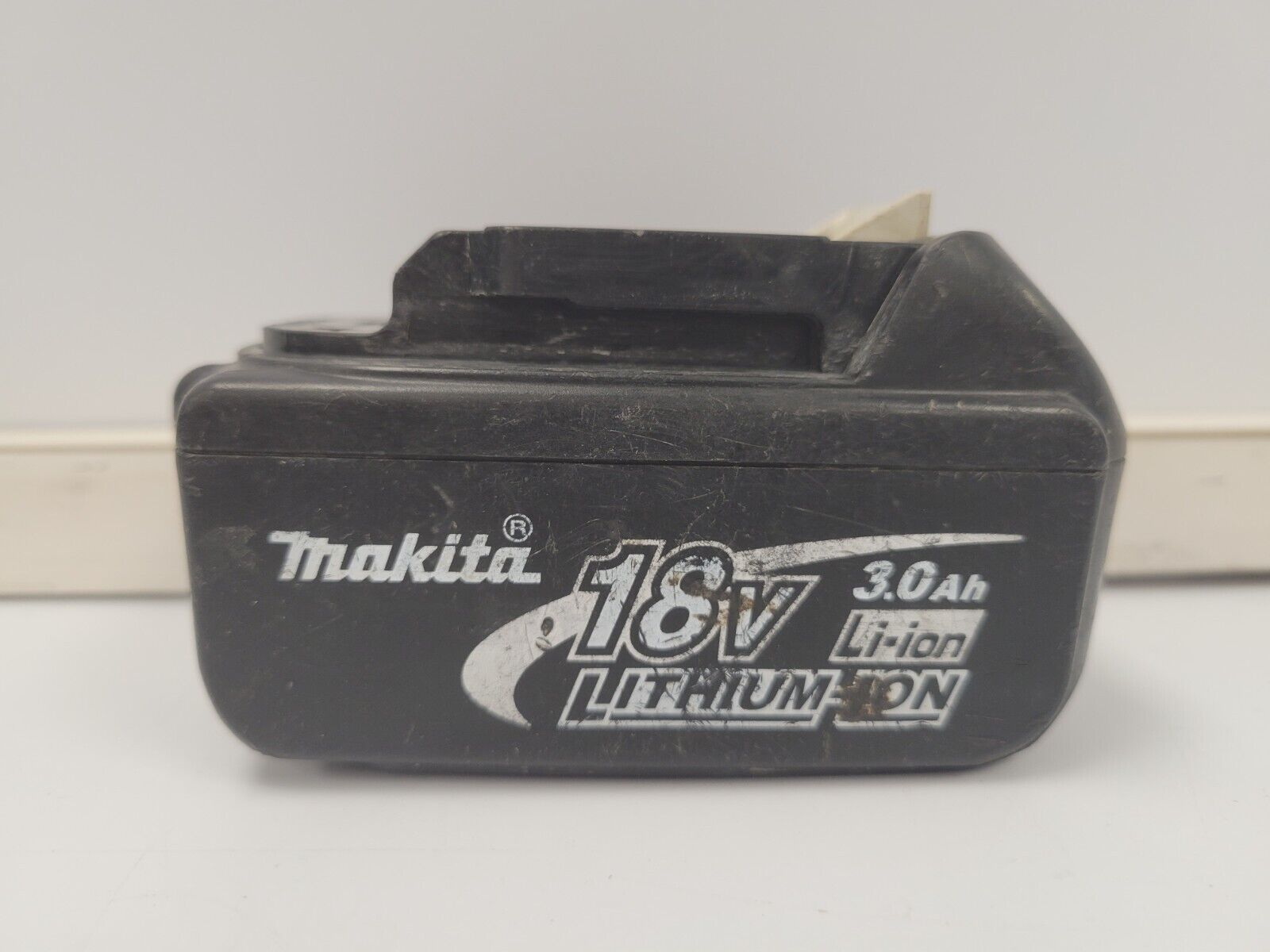 Original Makita BL1830 Battery 18V 3.0Ah Lithium-Ion Replacement for Power Tools - Perfect for Drills, Saws & Outdoor Equipment