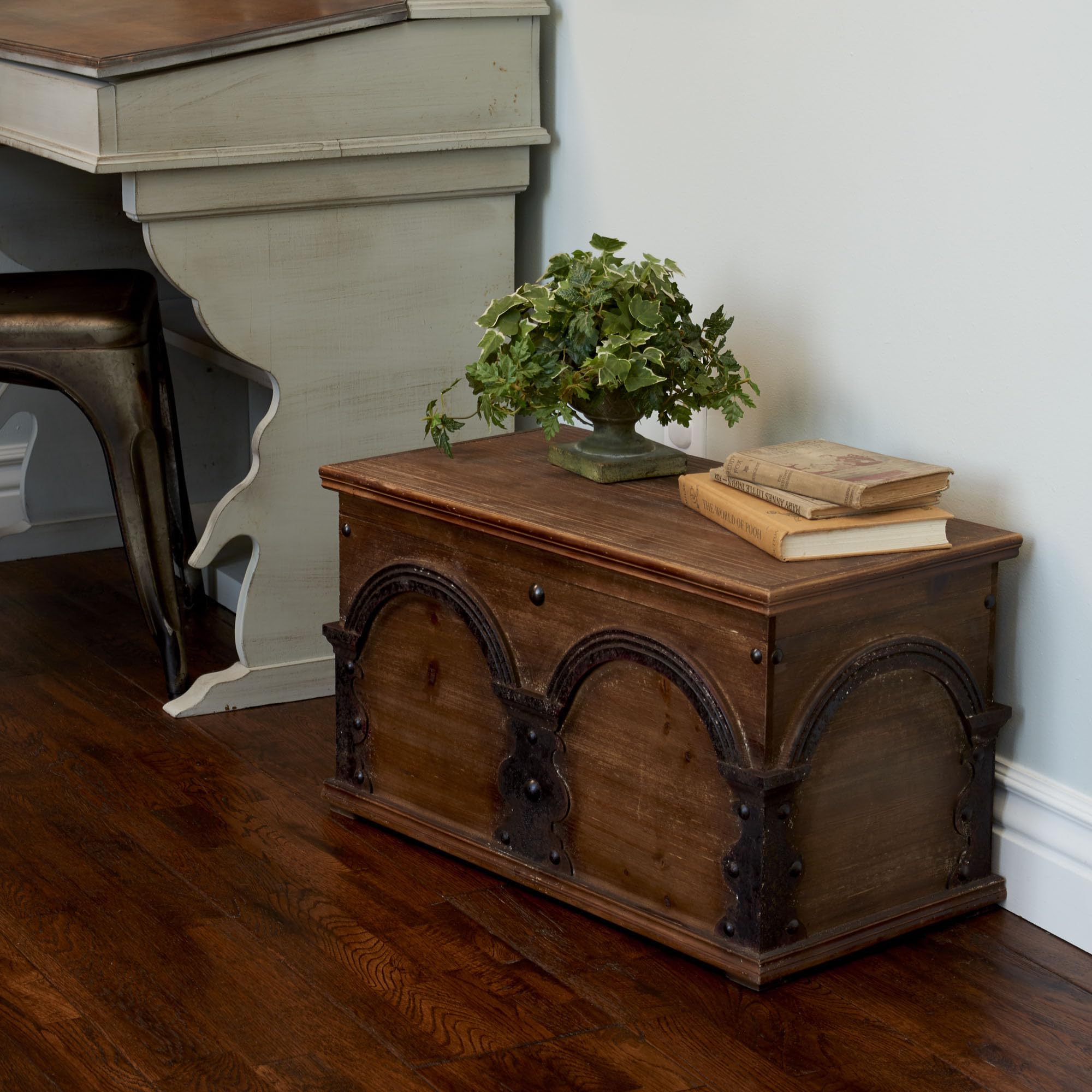 Large Brown Wooden Arch Trunk Storage Chest for Home Organization - Perfect for Bedroom, Living Room, or Entryway Storage