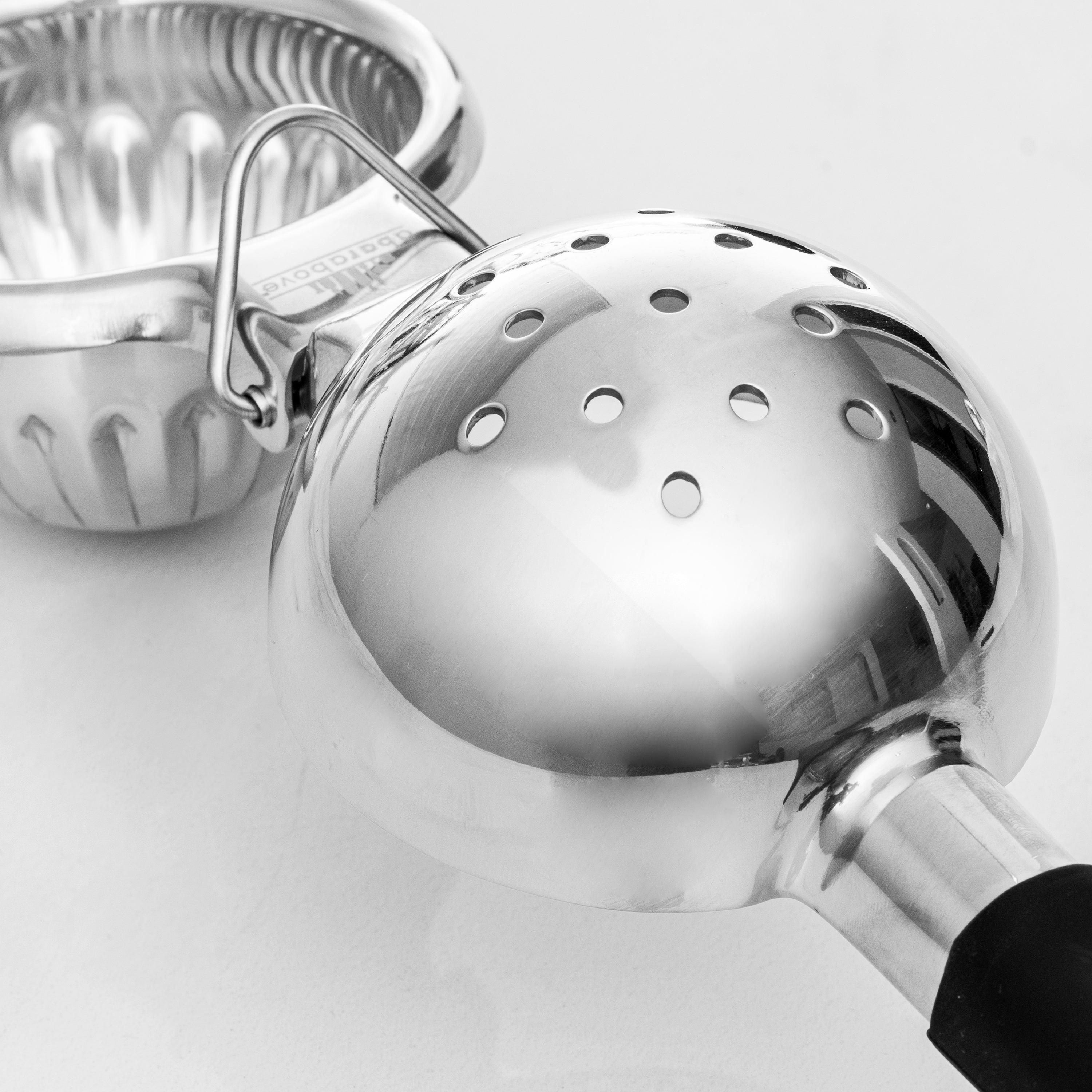 Premium Stainless Steel Citrus Juicer - Manual Hand Press Orange Lemon Lime Squeezer - Durable Kitchen Tool for Fresh Juice at Home, Restaurants & Bars