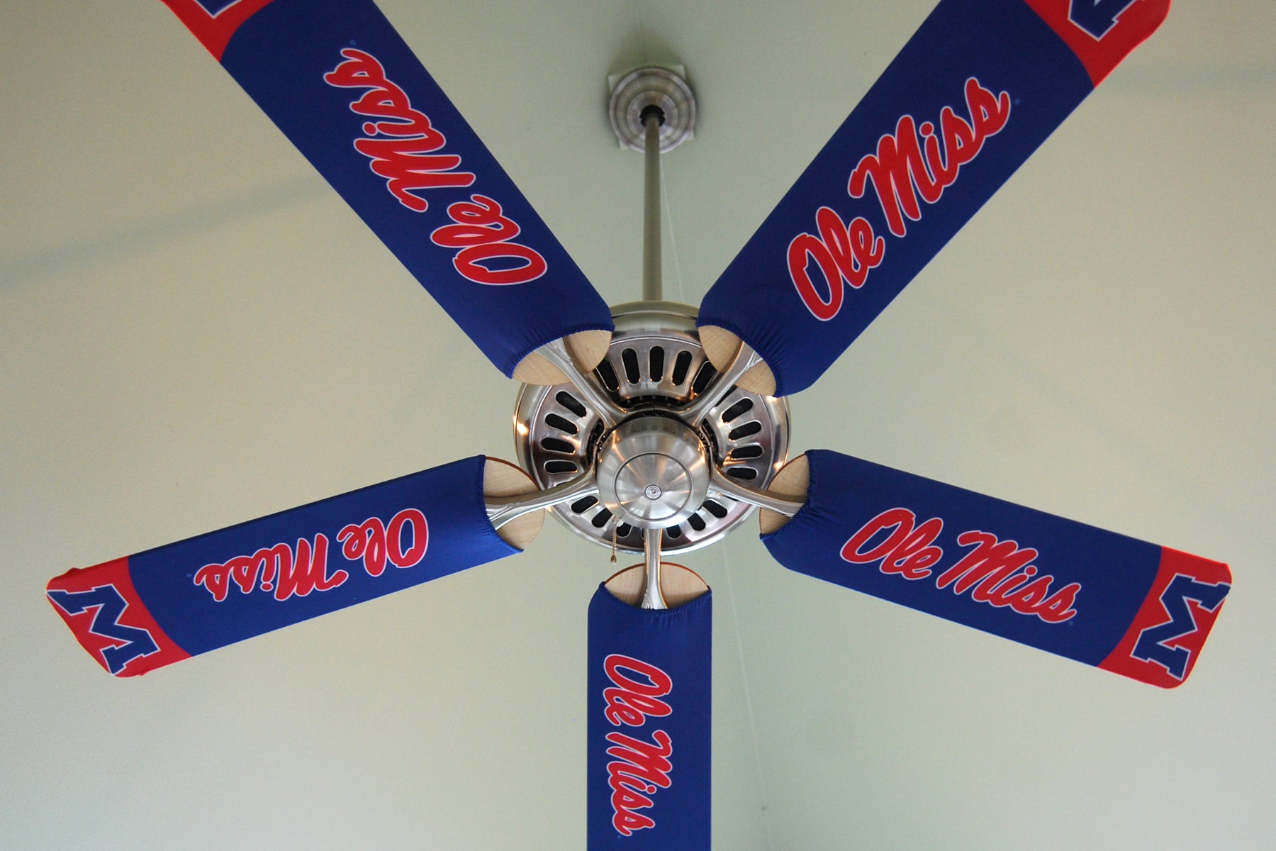 University of Mississippi Ole Miss Merchandise & Gifts - Official Ole Miss Apparel, Accessories & Fan Gear for Students & Alumni