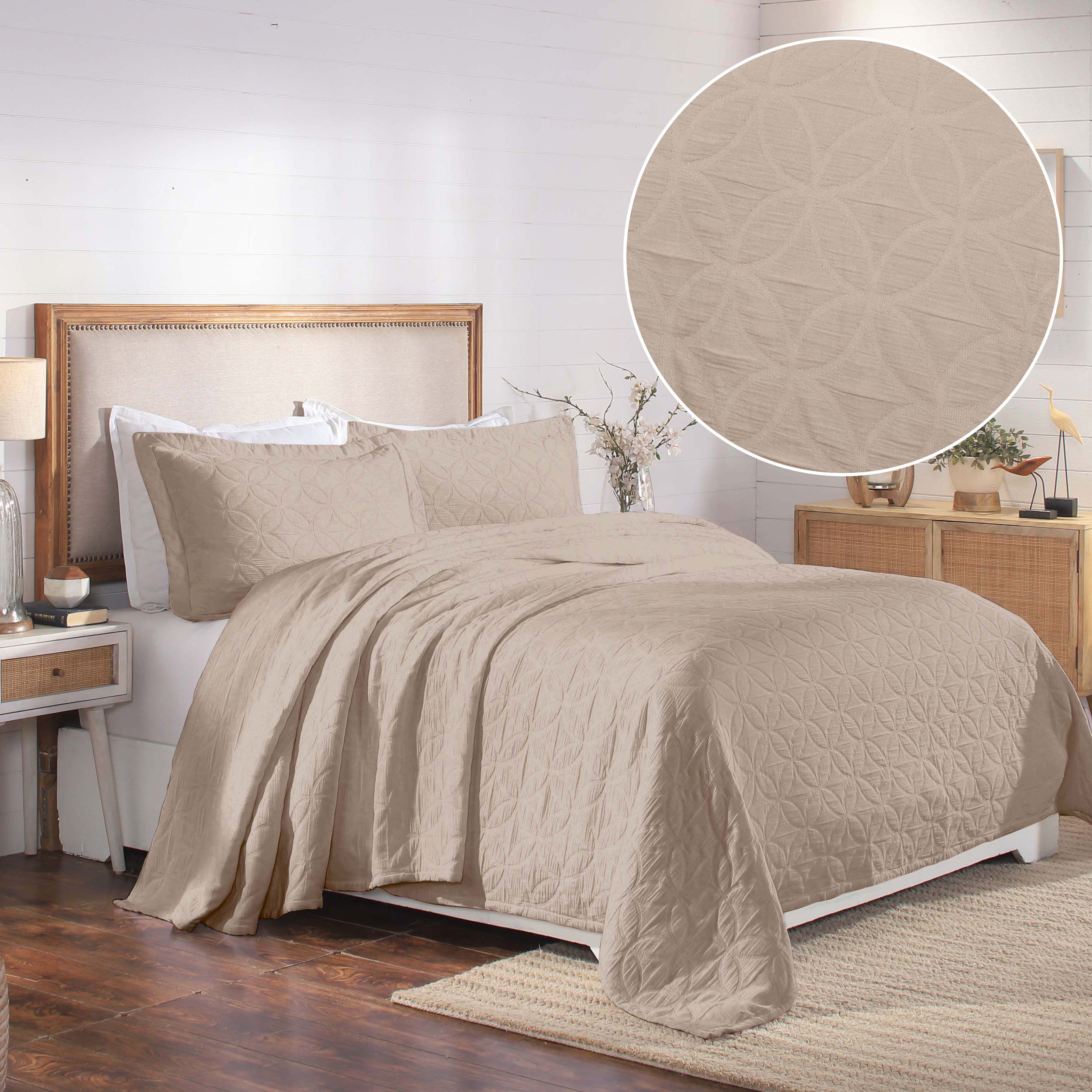 Serenity Cotton Matelasse Celtic Circle Airy Bedspread Set - Queen Size Lightweight Quilted Coverlet with All-Over Embroidery for Bedroom Decor, Guest Room & Cozy Home Styling