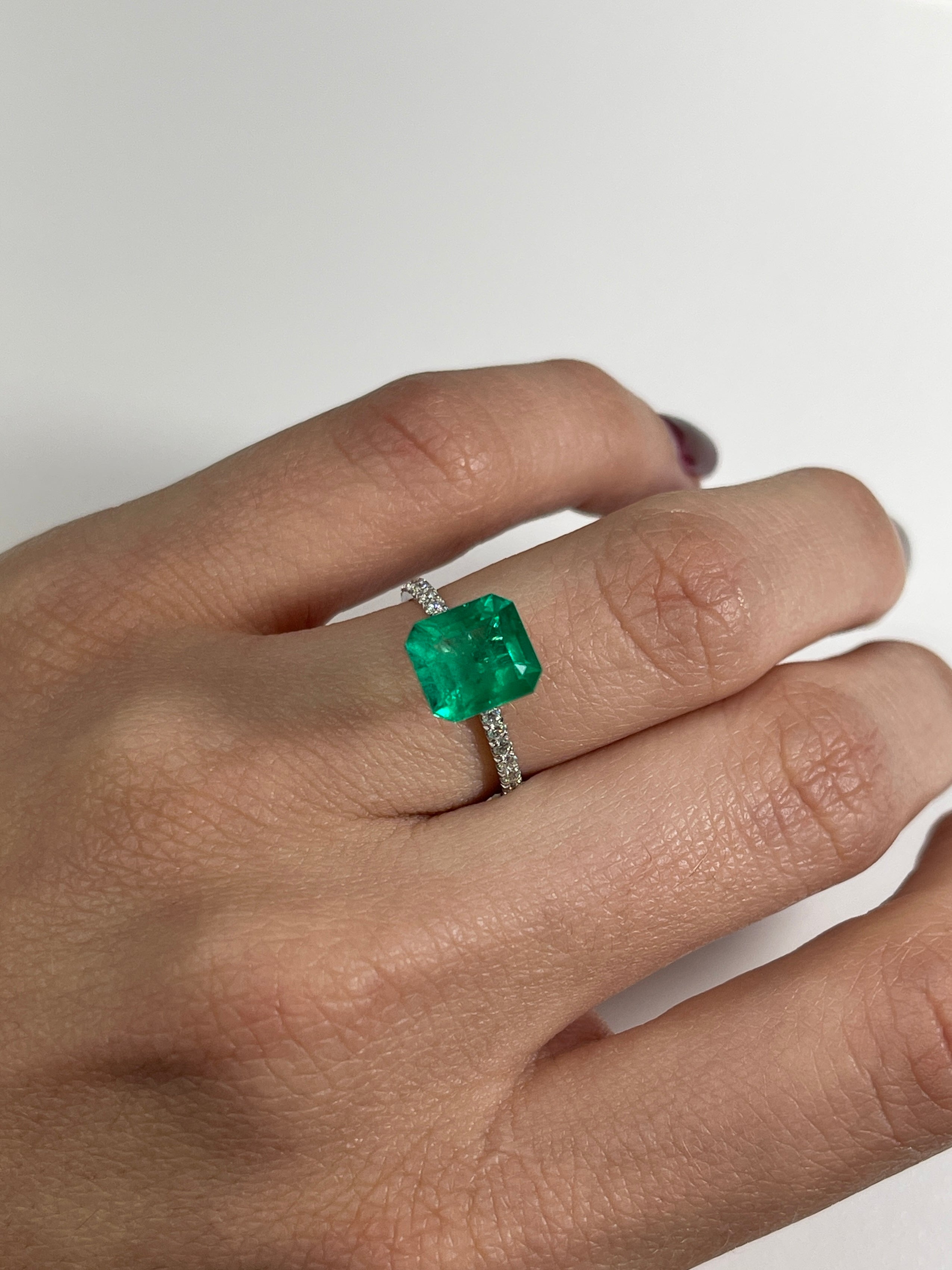 2.90 Carat Vivid Green Natural Loose Colombian Emerald - Emerald Cut Gemstone for Jewelry Making, Engagement Rings & Luxury Gifts
