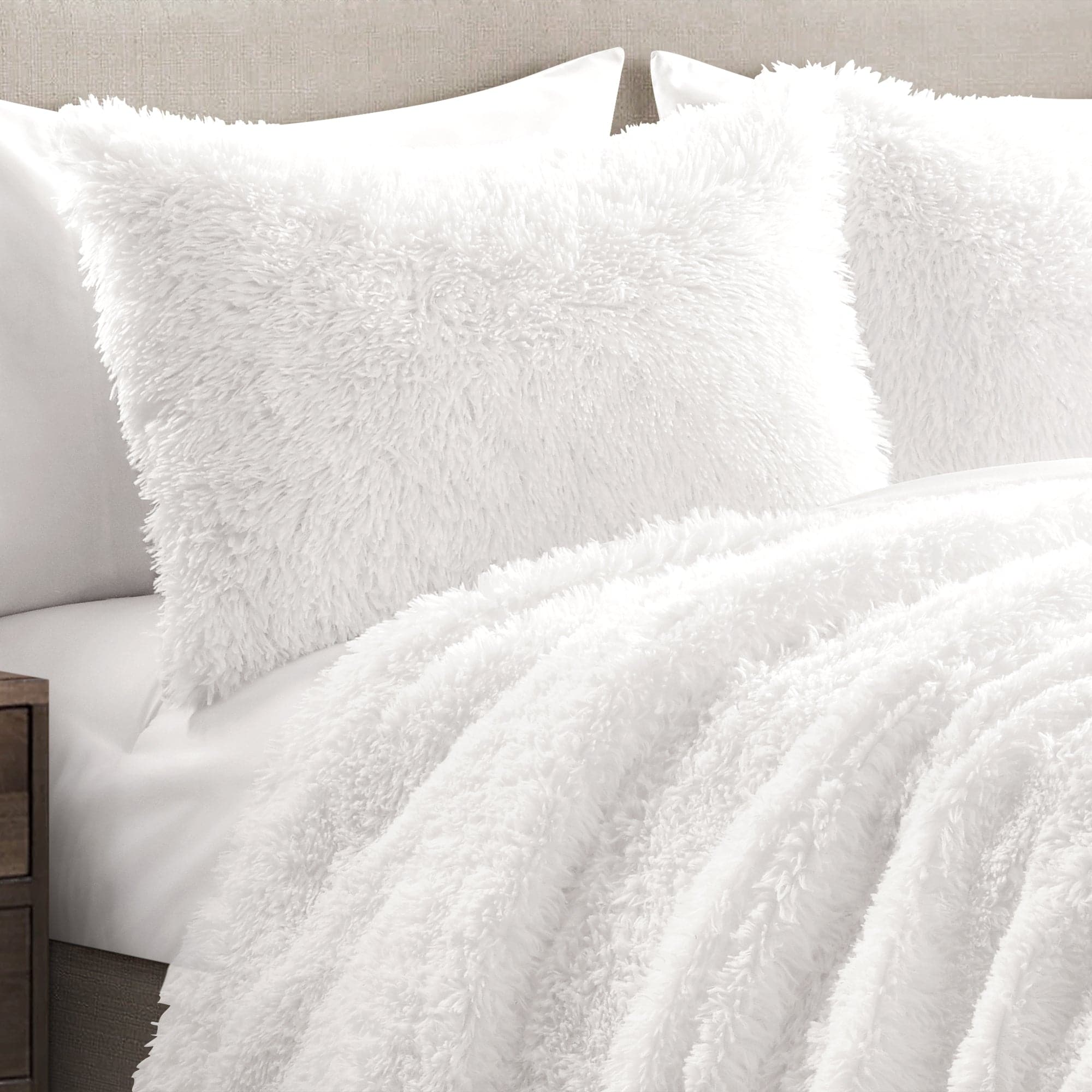 Emma Faux Fur Comforter Set - Soft & Luxurious Bedding Collection for Winter - Queen/King Size - Perfect for Cozy Bedrooms, Guest Rooms & Winter Home Decor