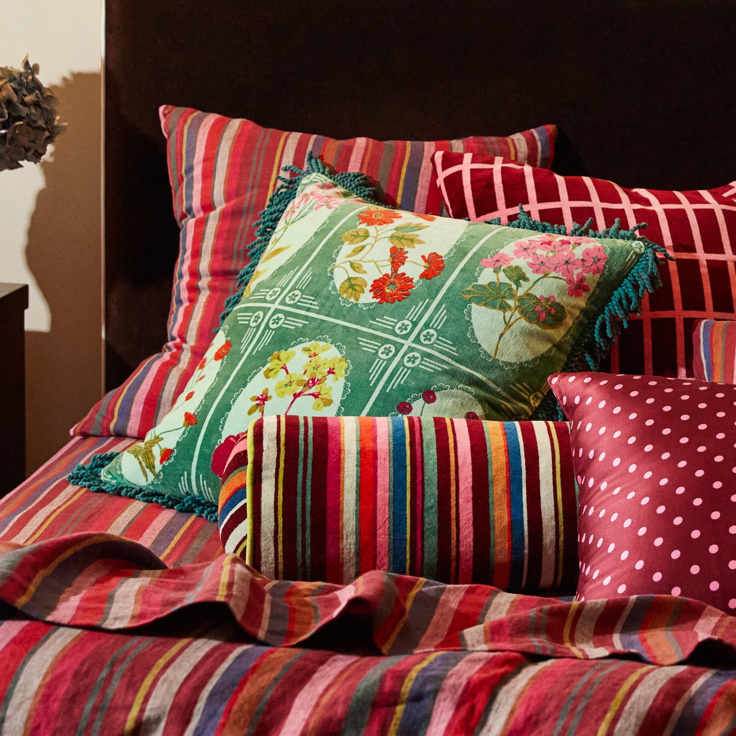 Luxury Gigi Velvet Cushion - Soft Forest Green Throw Pillow for Sofa, Bed & Home Decor - Perfect for Living Room, Bedroom & Nursery