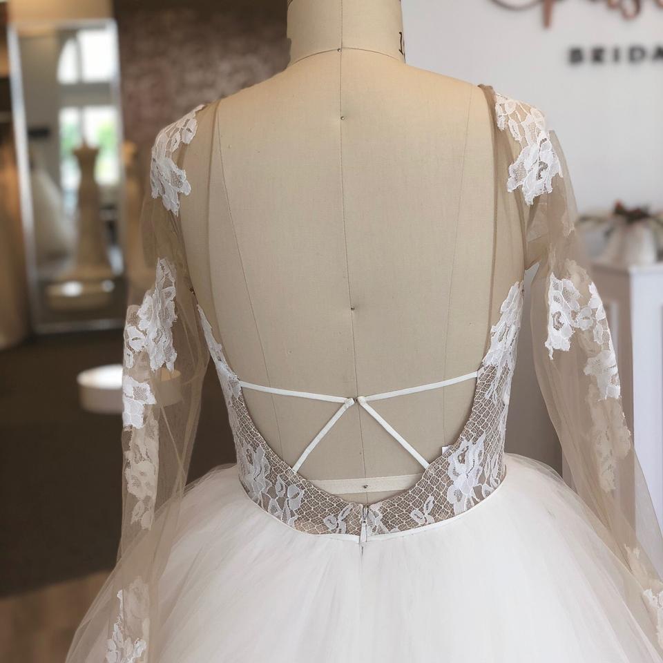 Hayley Paige Pippa 1652 Sample Wedding Gown - Elegant A-Line Bridal Dress for Prom, Formal Events & Special Occasions
