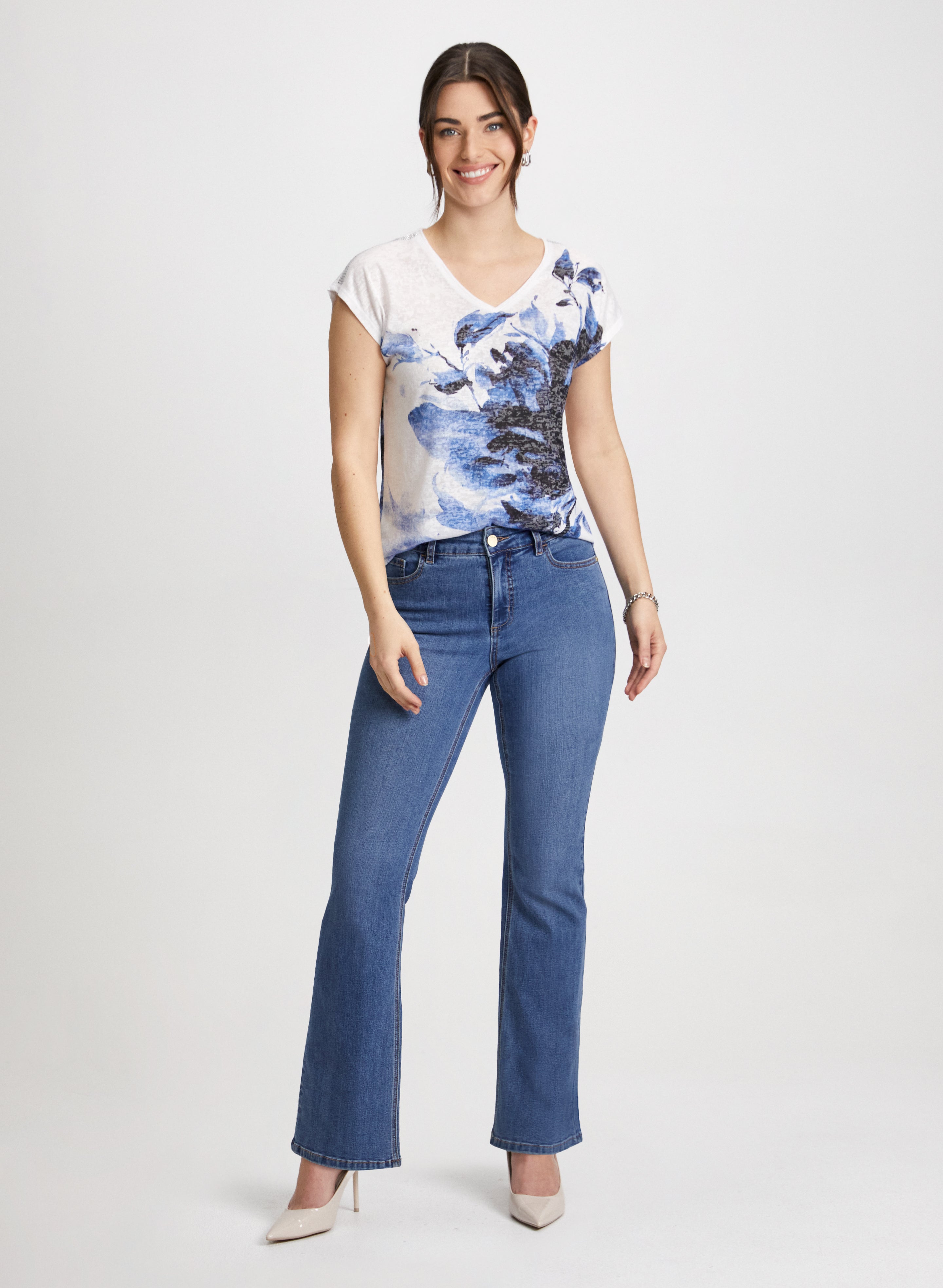 Floral Print T-Shirt & Bootcut Jeans for Women - Casual Summer Outfit - Perfect for Date Night, Shopping & Outdoor Activities