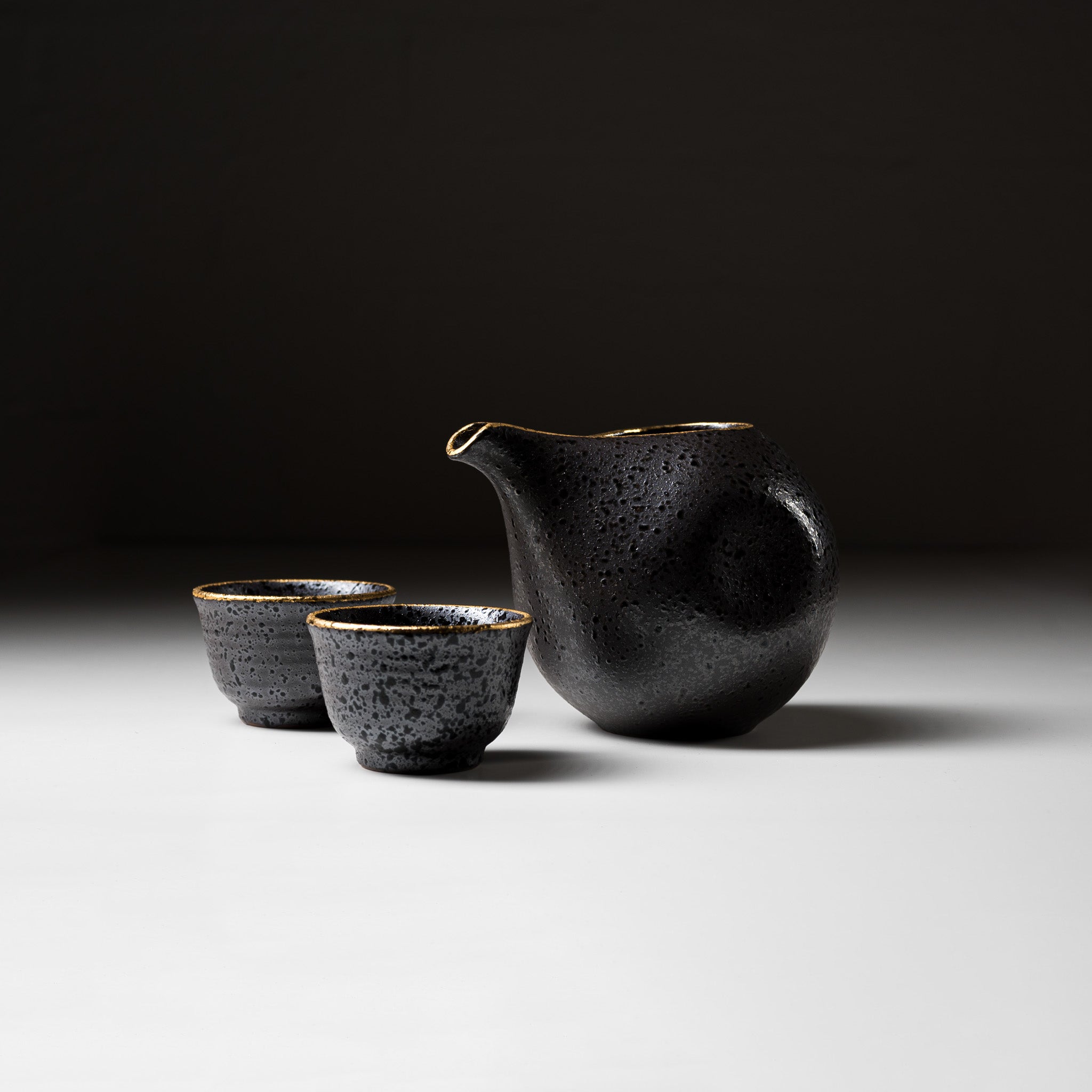 Premium Japanese Mino Ware Pottery Sake Set - Handcrafted Black Round Cup & Flask - Traditional Ceramic Drinking Vessels for Sake, Tea or Whiskey - Perfect for Japanese Dining, Gift Giving & Home Decor