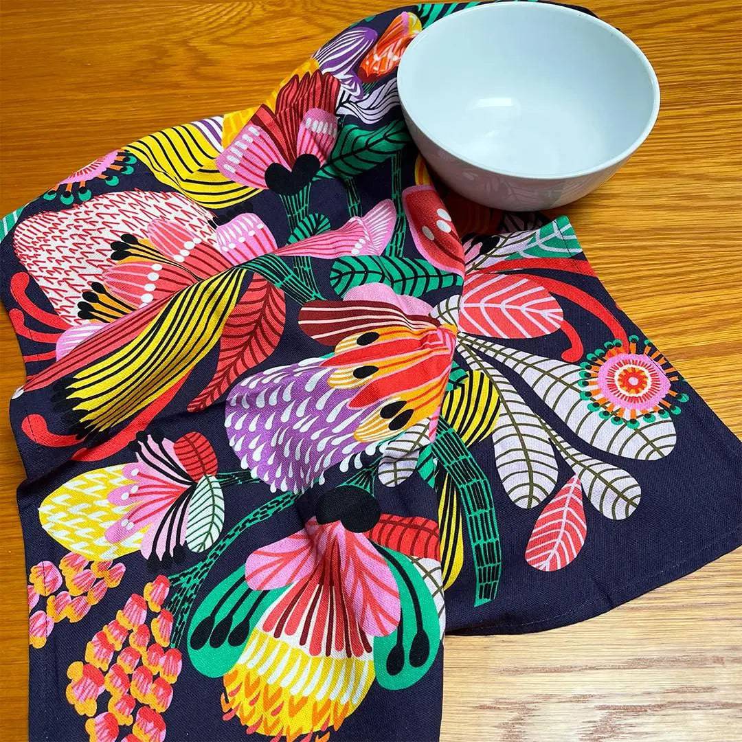 Premium Wild Proteas Printed Kitchen Tea Towel - Soft Absorbent Dish Towel for Drying Dishes, Cleaning Countertops - Perfect for Kitchen, Dining, and Gift Giving