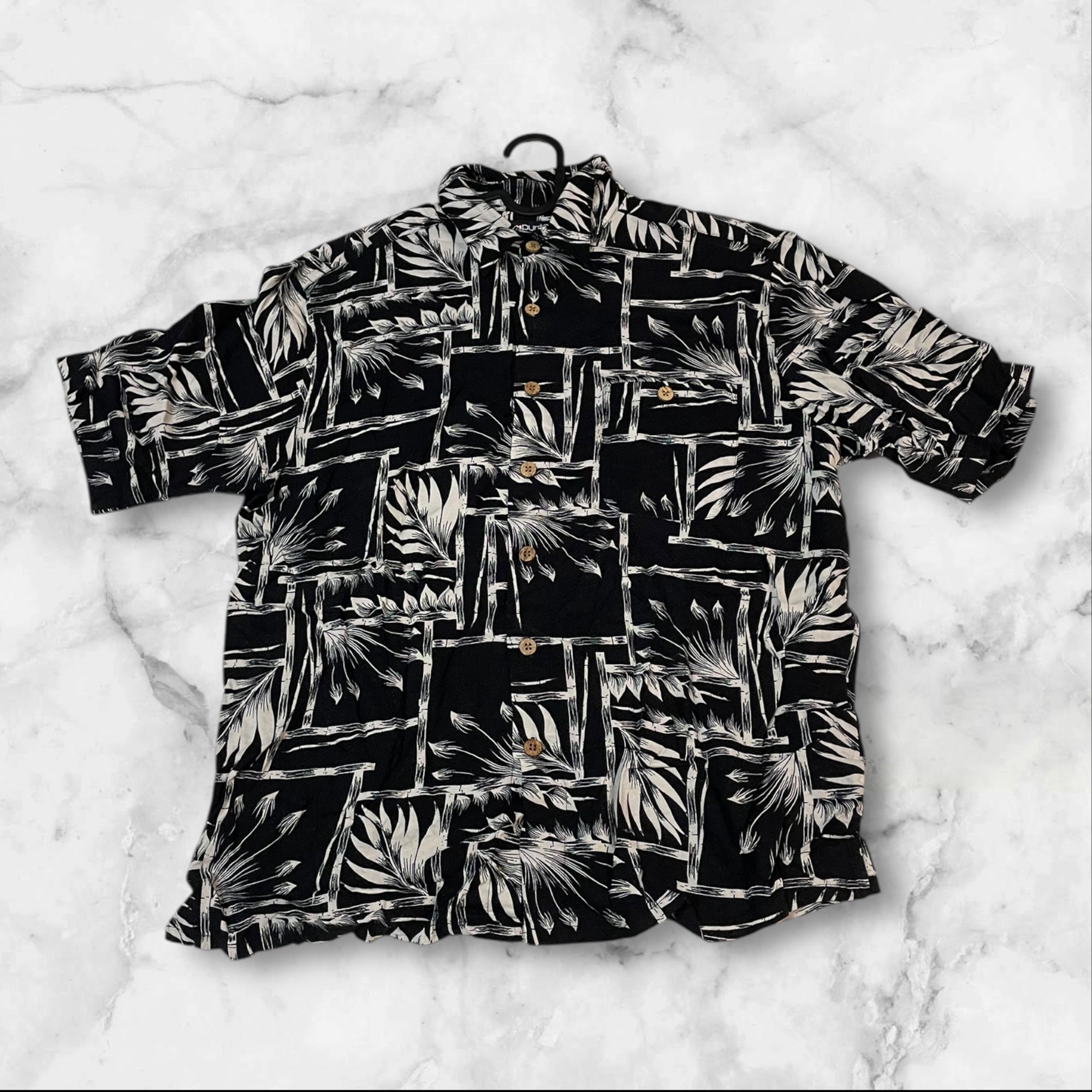 Vintage Hawaiian Shirt for Men - Retro Aloha Shirt Size M (Style 2251) - Perfect for Beach Parties, Summer Vacations & Tropical Getaways