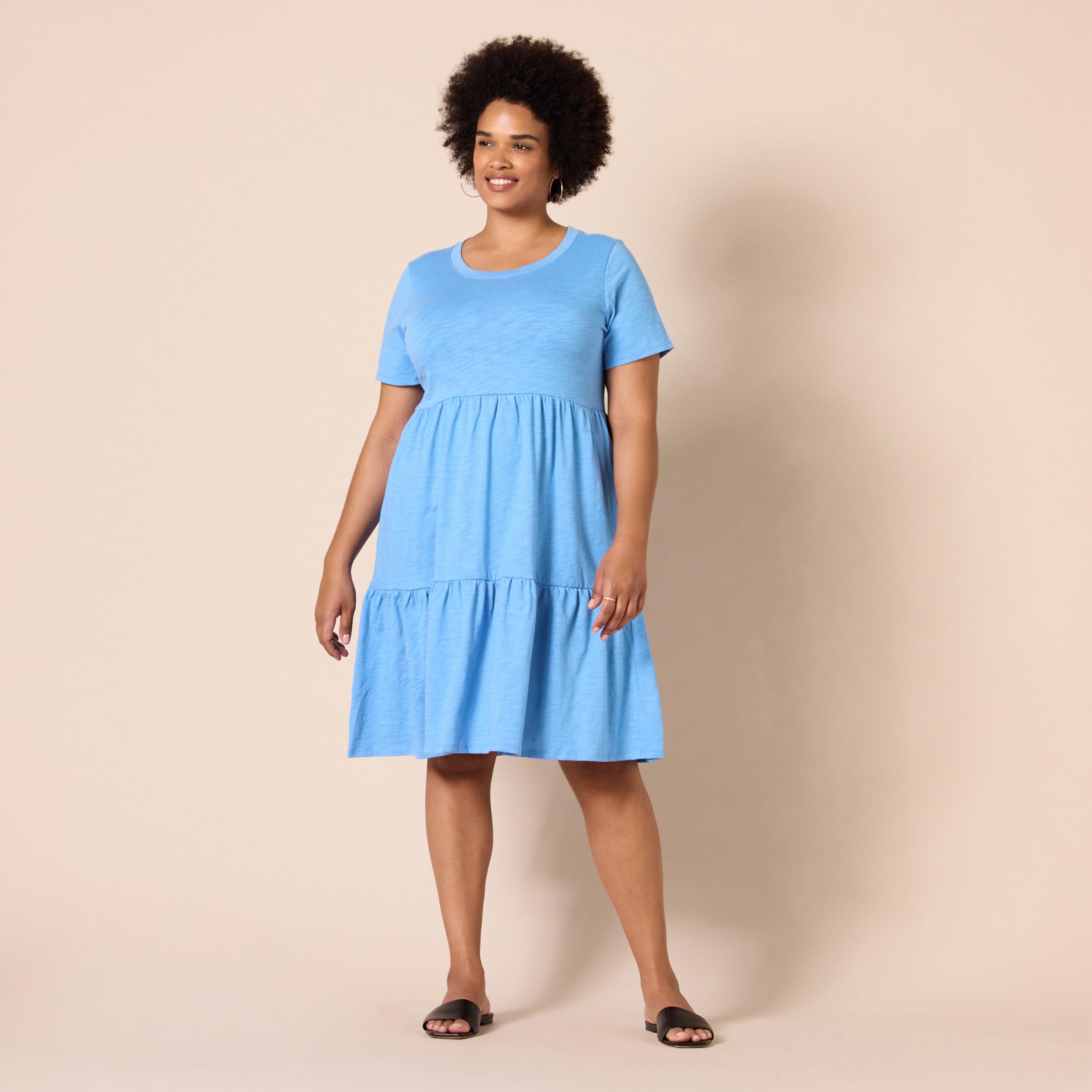 Amazon Essentials Women's Short-Sleeve Crewneck Tiered Dress - Casual Summer Flowy Midi Dress for Beach, Vacation & Everyday Wear