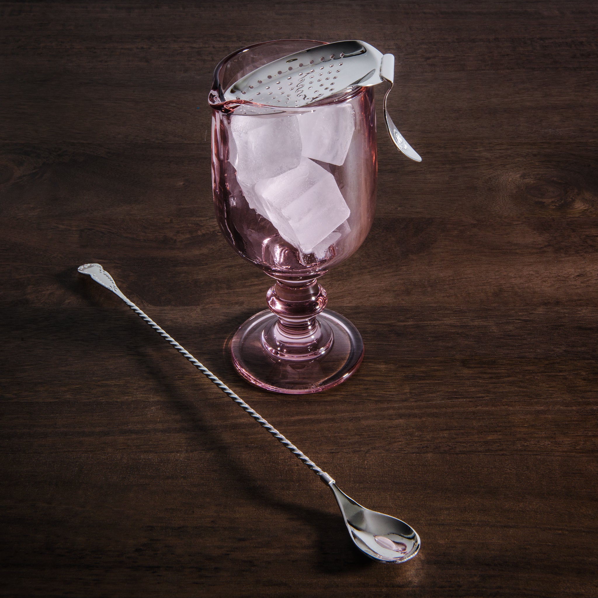 BERRY WALL™ 17oz (500ml) Rose Tinted Footed Mixing Glass - Elegant Cocktail Mixing Cup for Home Bars, Professional Bartending & Entertaining - Perfect for Mojitos, Martinis & Craft Cocktails